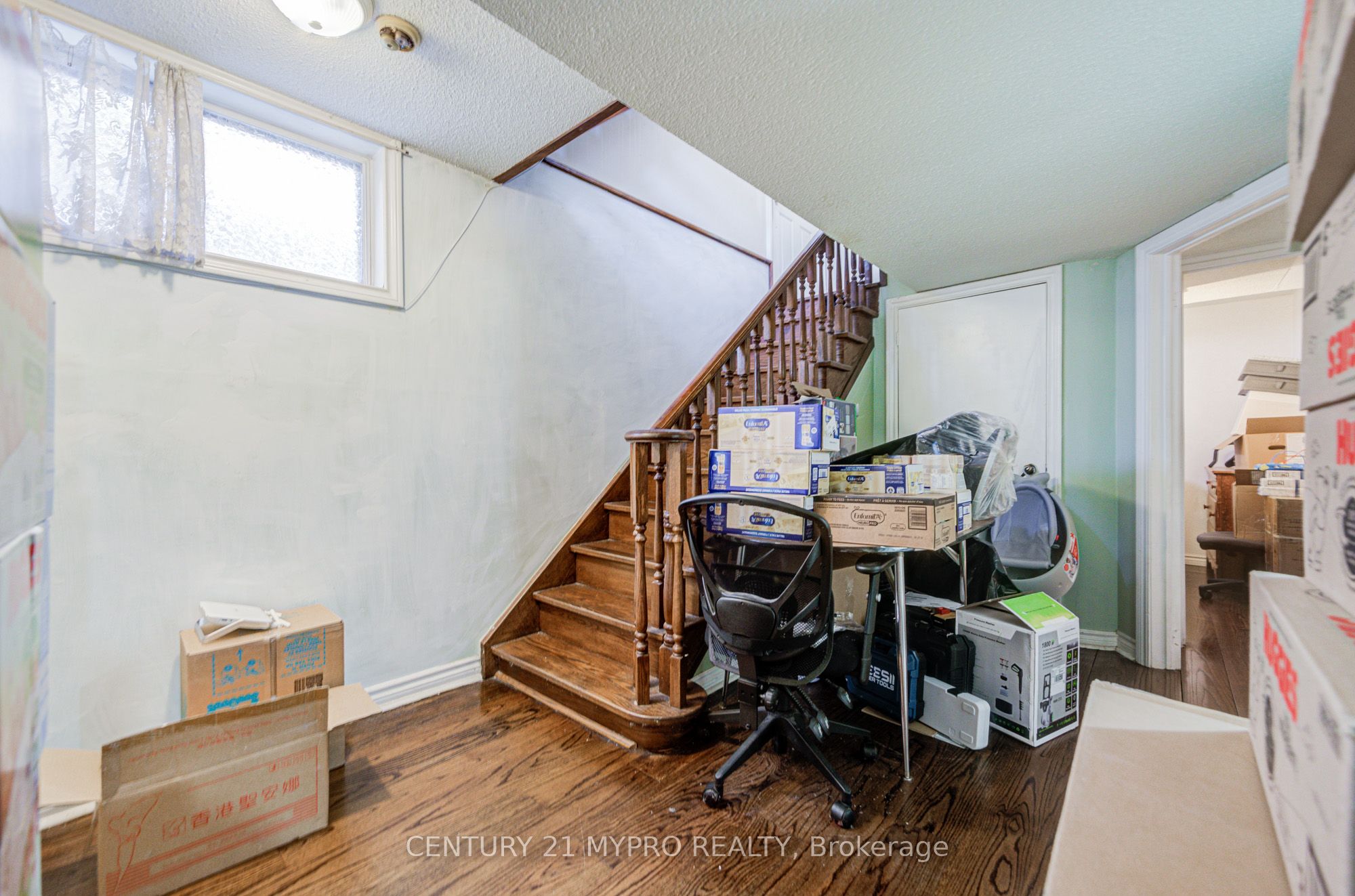 211 Bellwoods Avenue Property Photo 39