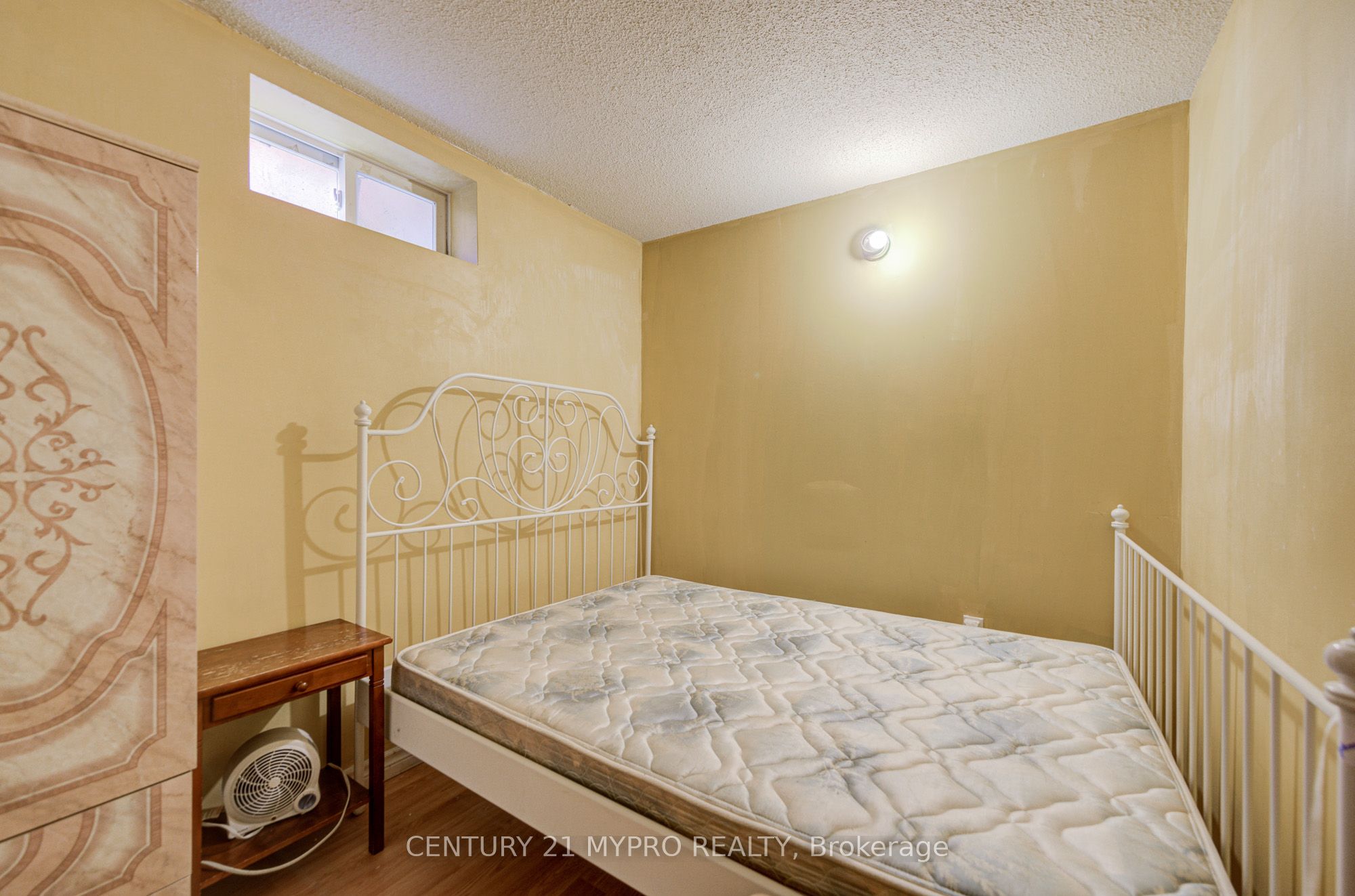 211 Bellwoods Avenue Property Photo 42