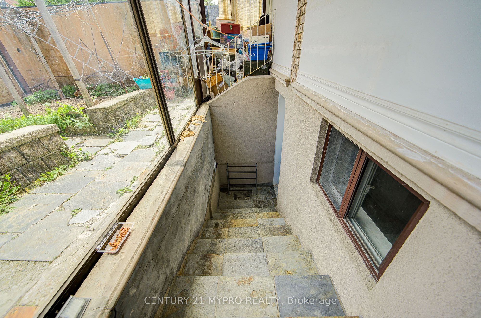 211 Bellwoods Avenue Property Photo 44