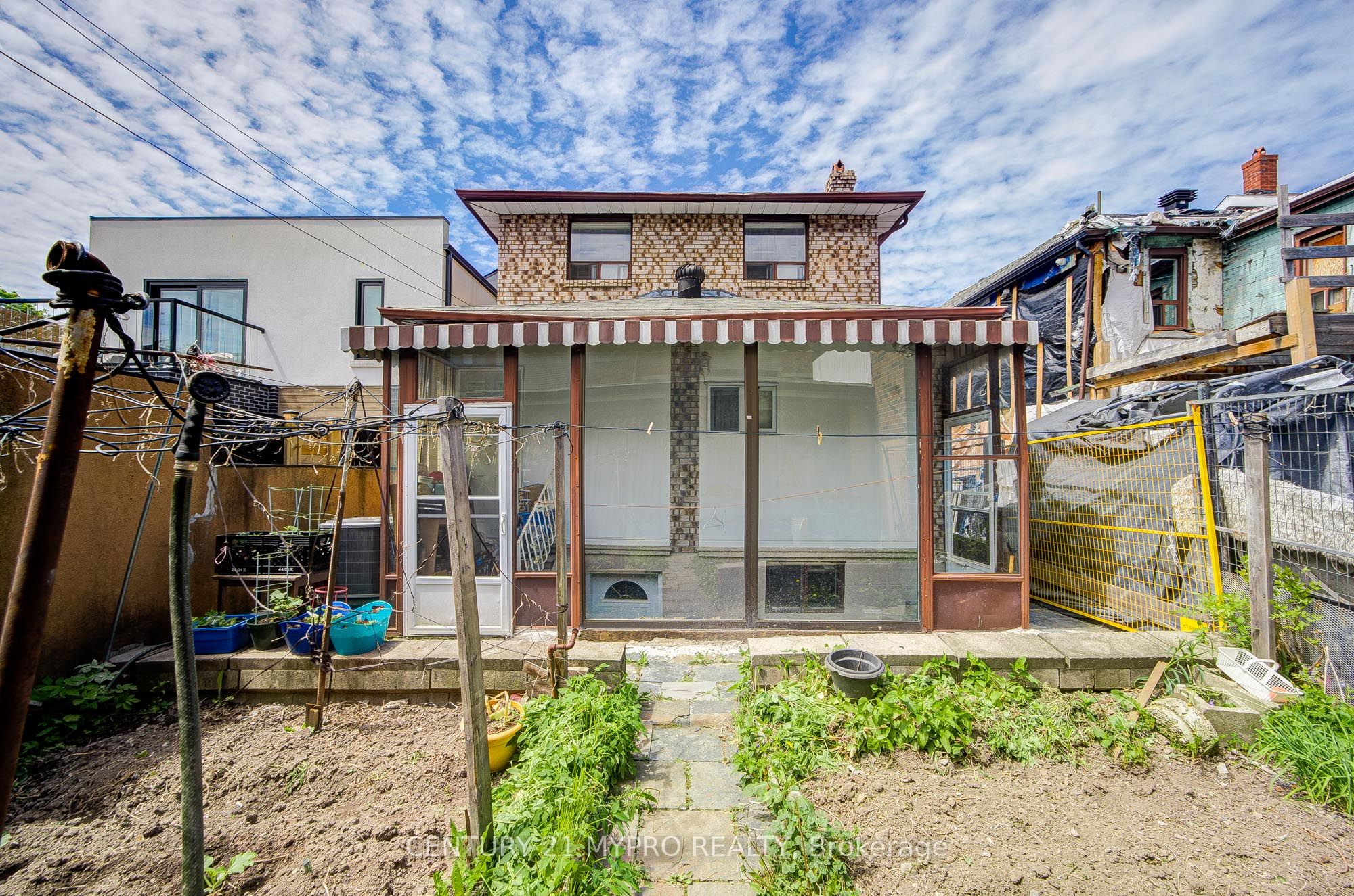 211 Bellwoods Avenue Property Photo 46