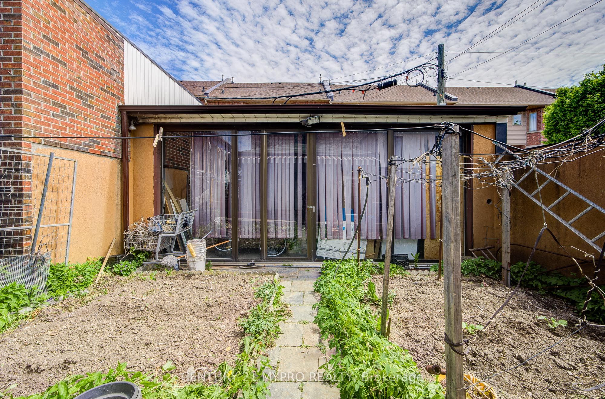 211 Bellwoods Avenue Property Photo 47
