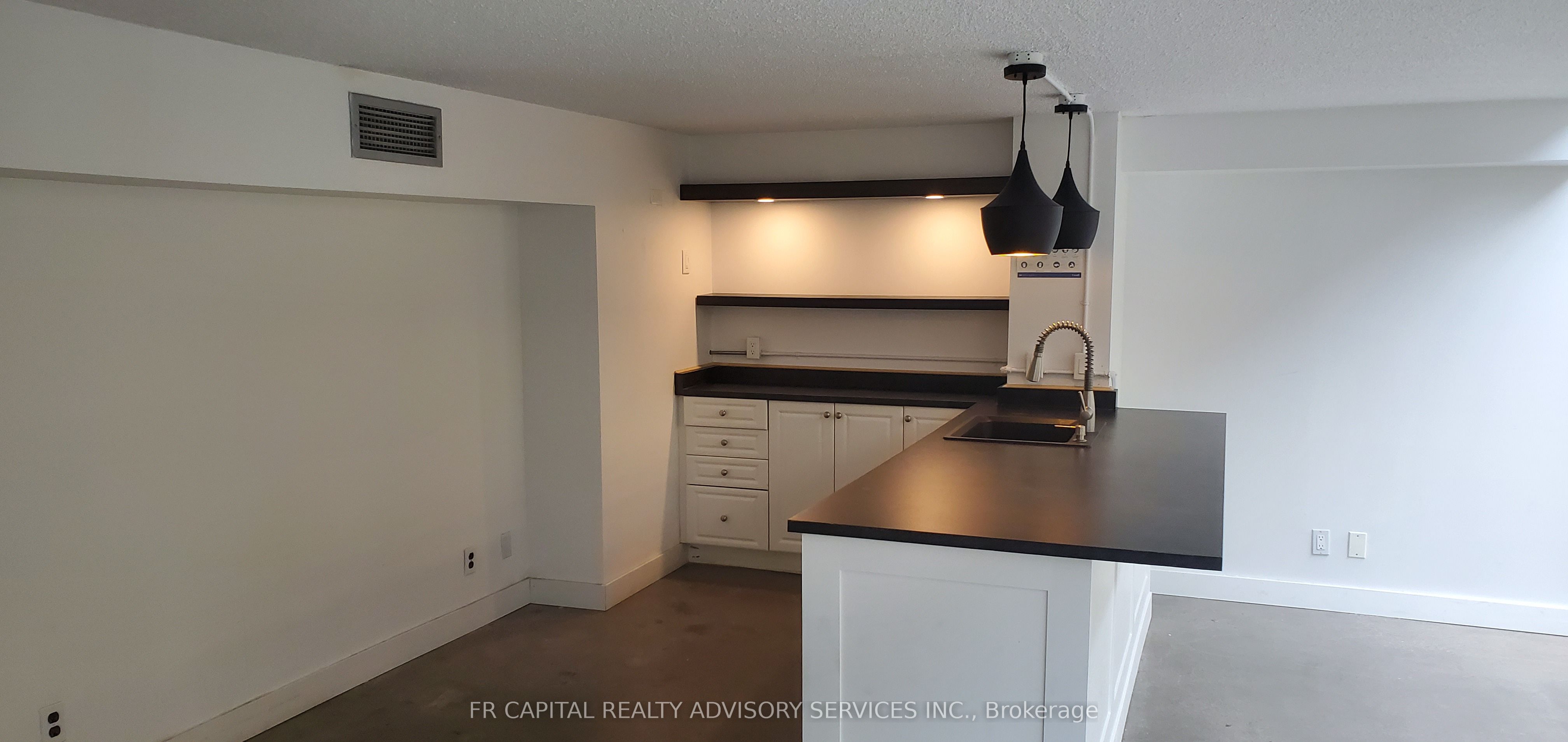 70 Yorkville Avenue 30 Property Photo 2