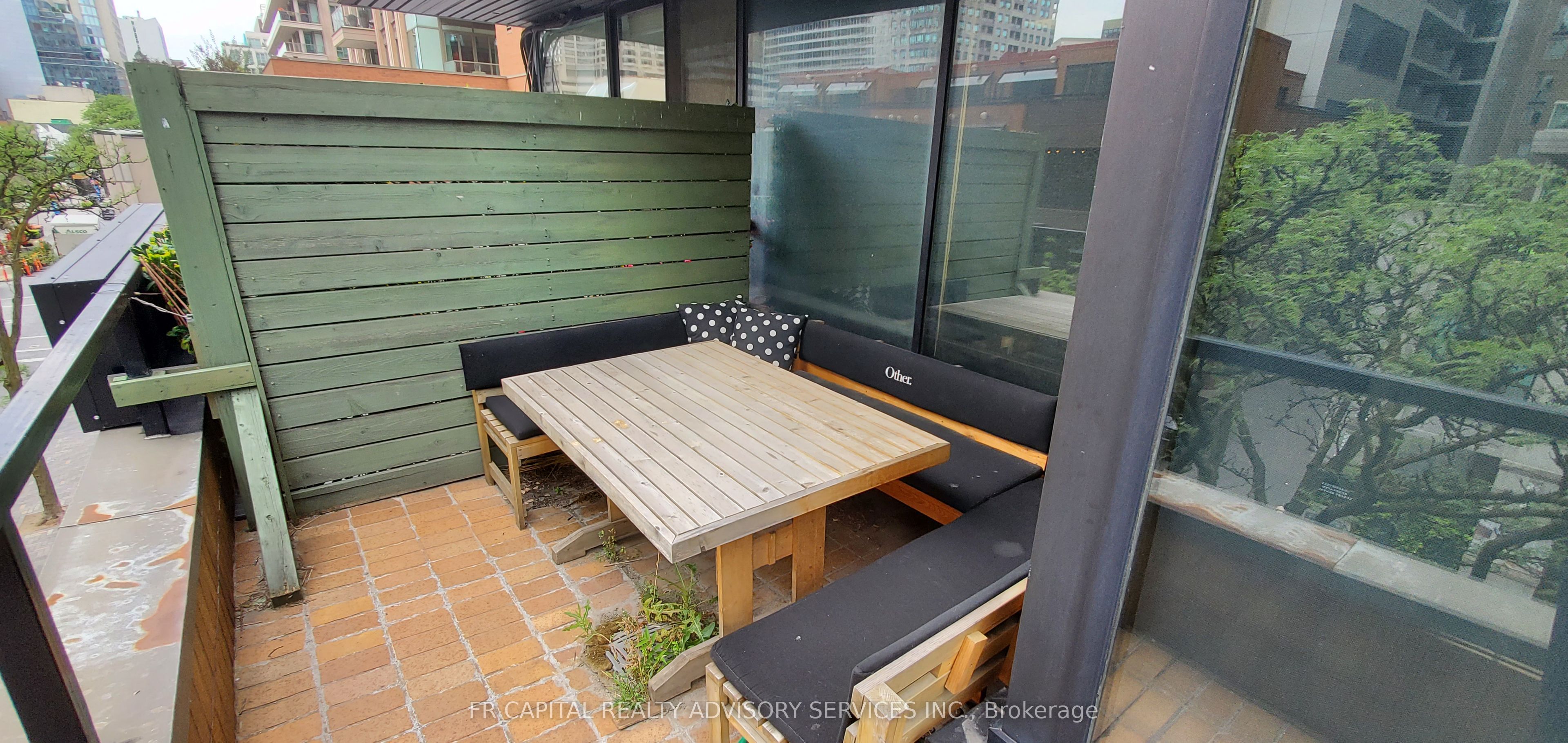 70 Yorkville Avenue 30 Property Photo 11