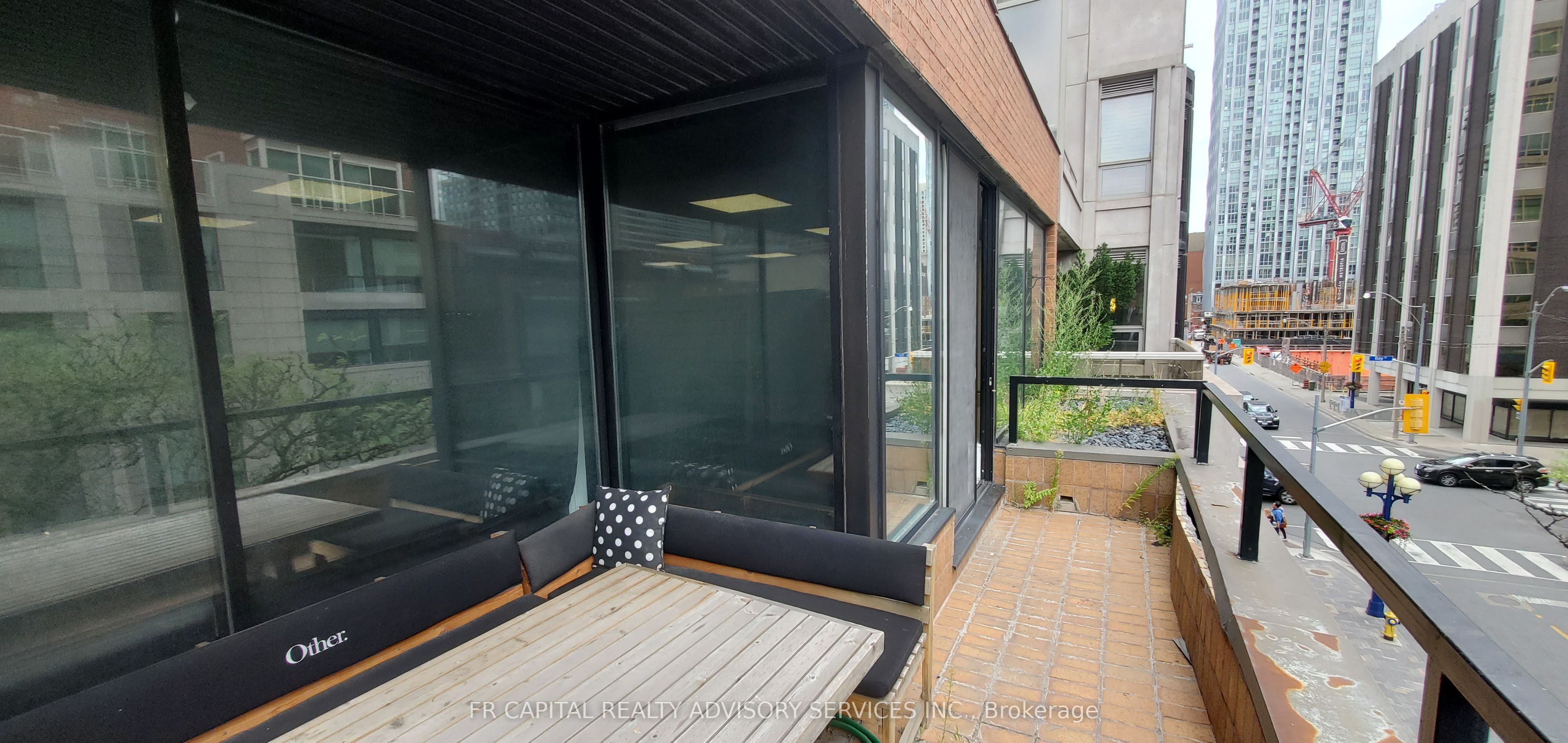 70 Yorkville Avenue 30 Property Photo 12