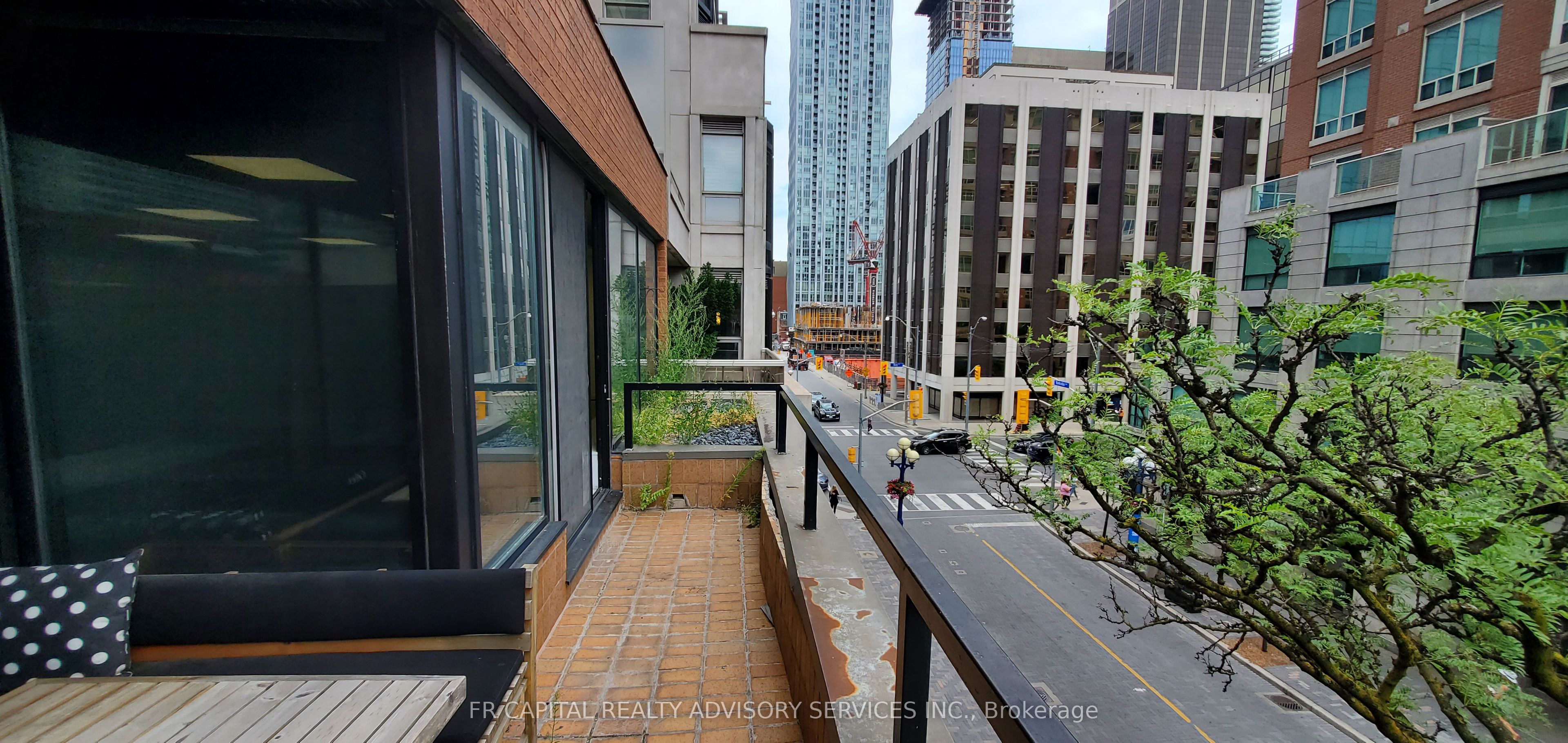 70 Yorkville Avenue 30 Property Photo 13