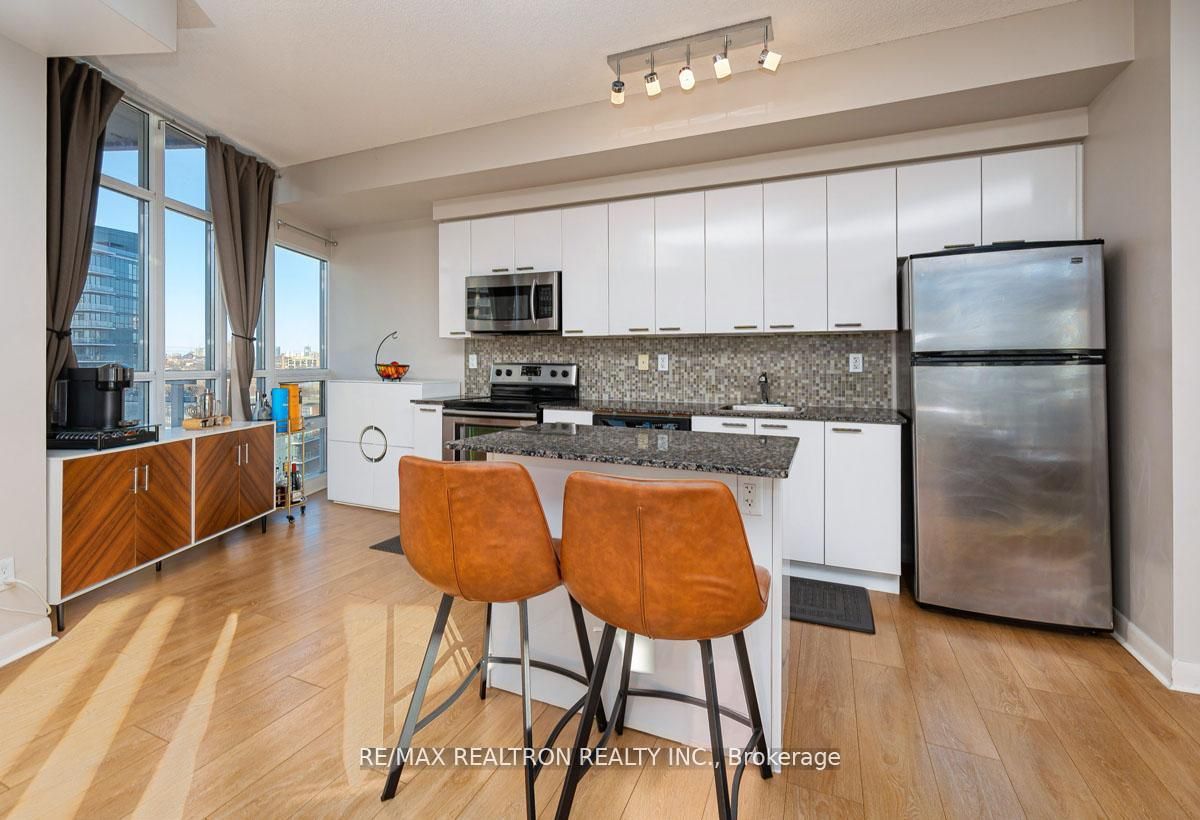 15 Bruyeres Mews 1008 Property Photo 7