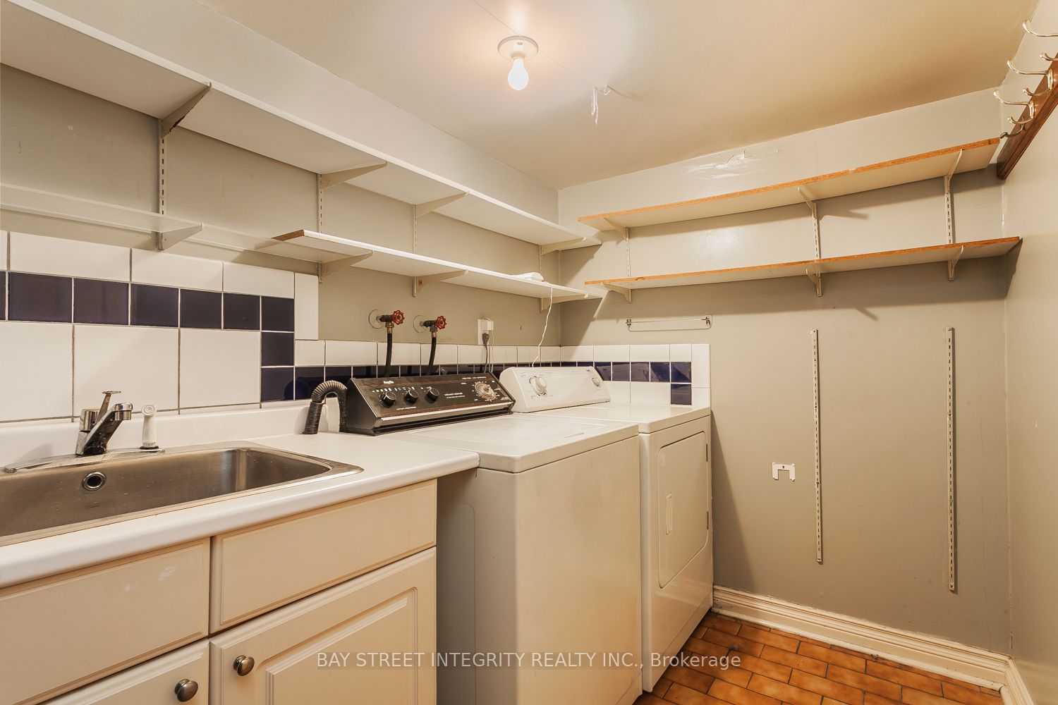 261 Markham Street B Property Photo 8