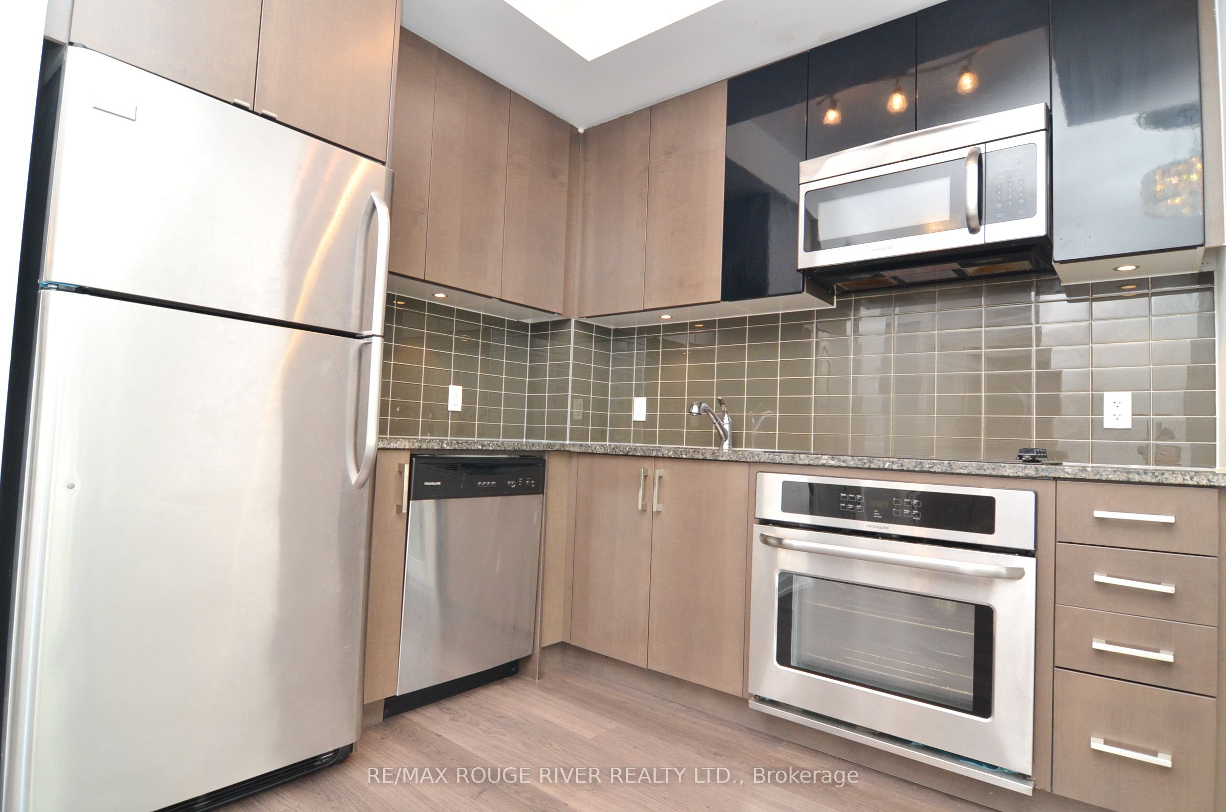 89 Dunfield Avenue 509 Property Photo 4
