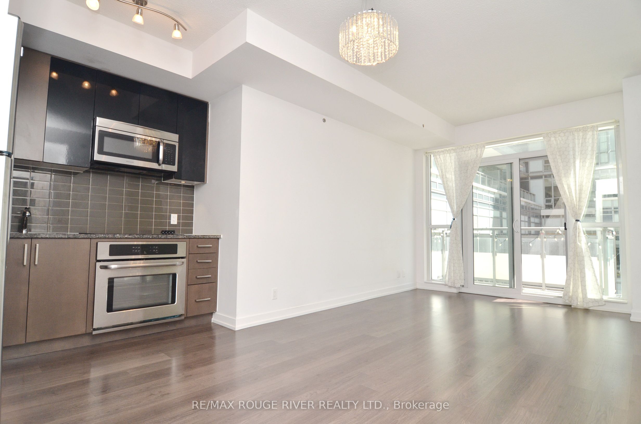 89 Dunfield Avenue 509 Property Photo 5