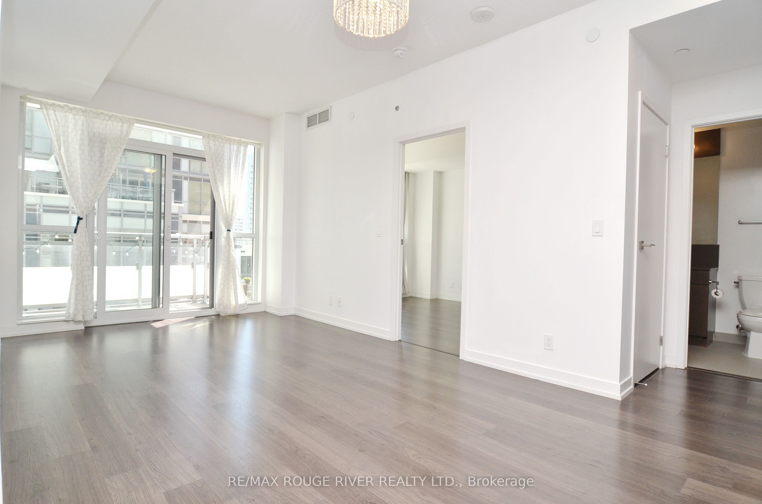 89 Dunfield Avenue 509 Property Photo 6