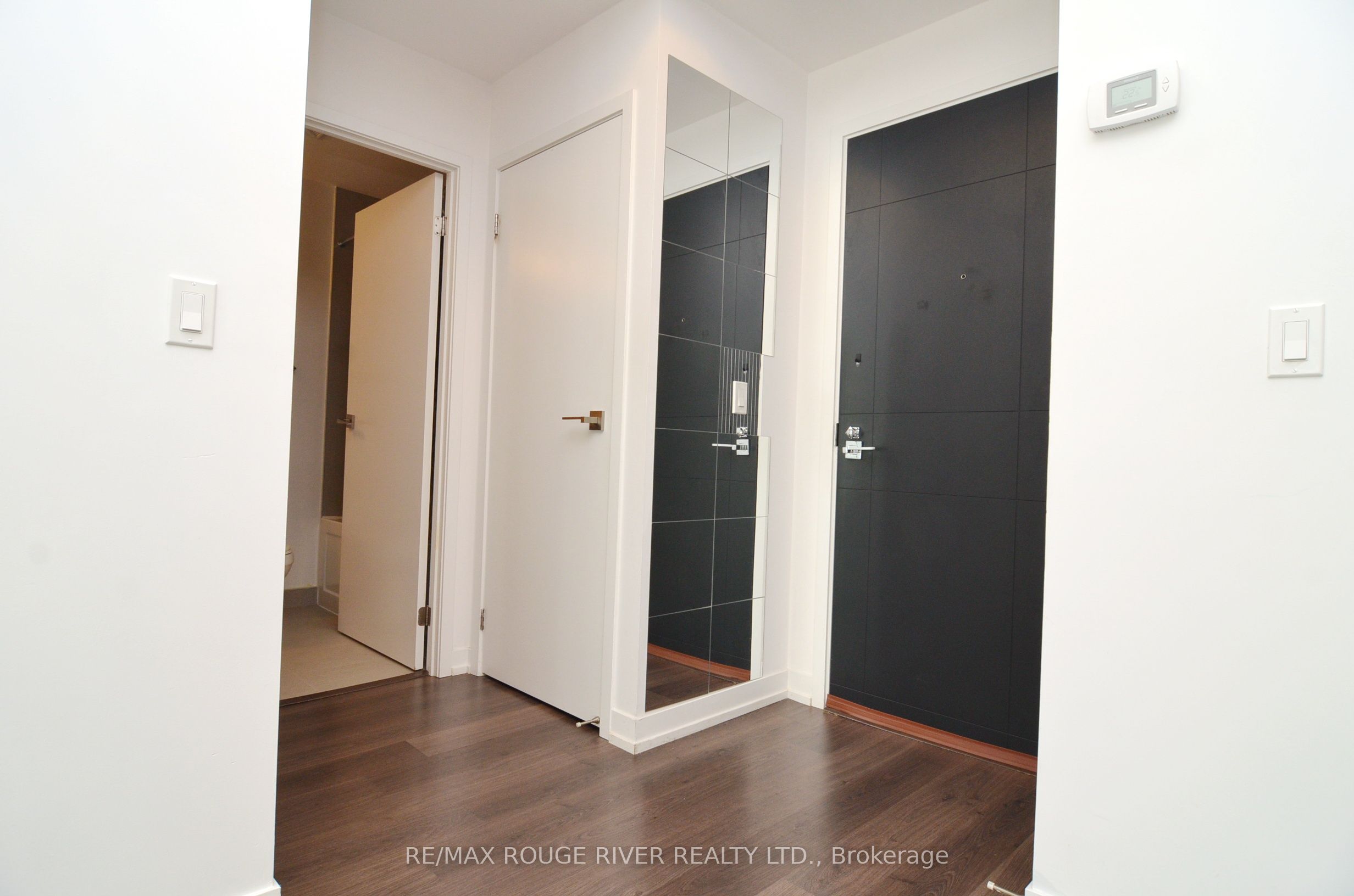 89 Dunfield Avenue 509 Property Photo 14