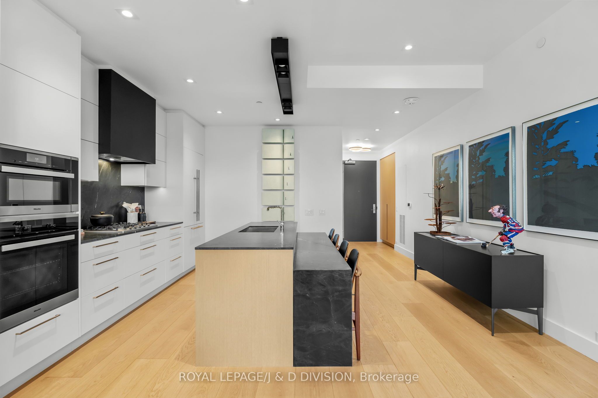1 Strathgowan Avenue 710 Property Photo 6