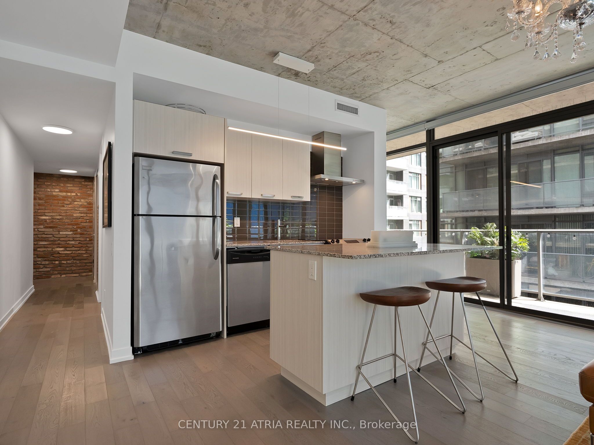 95 Bathurst Street 318 Property Photo 7