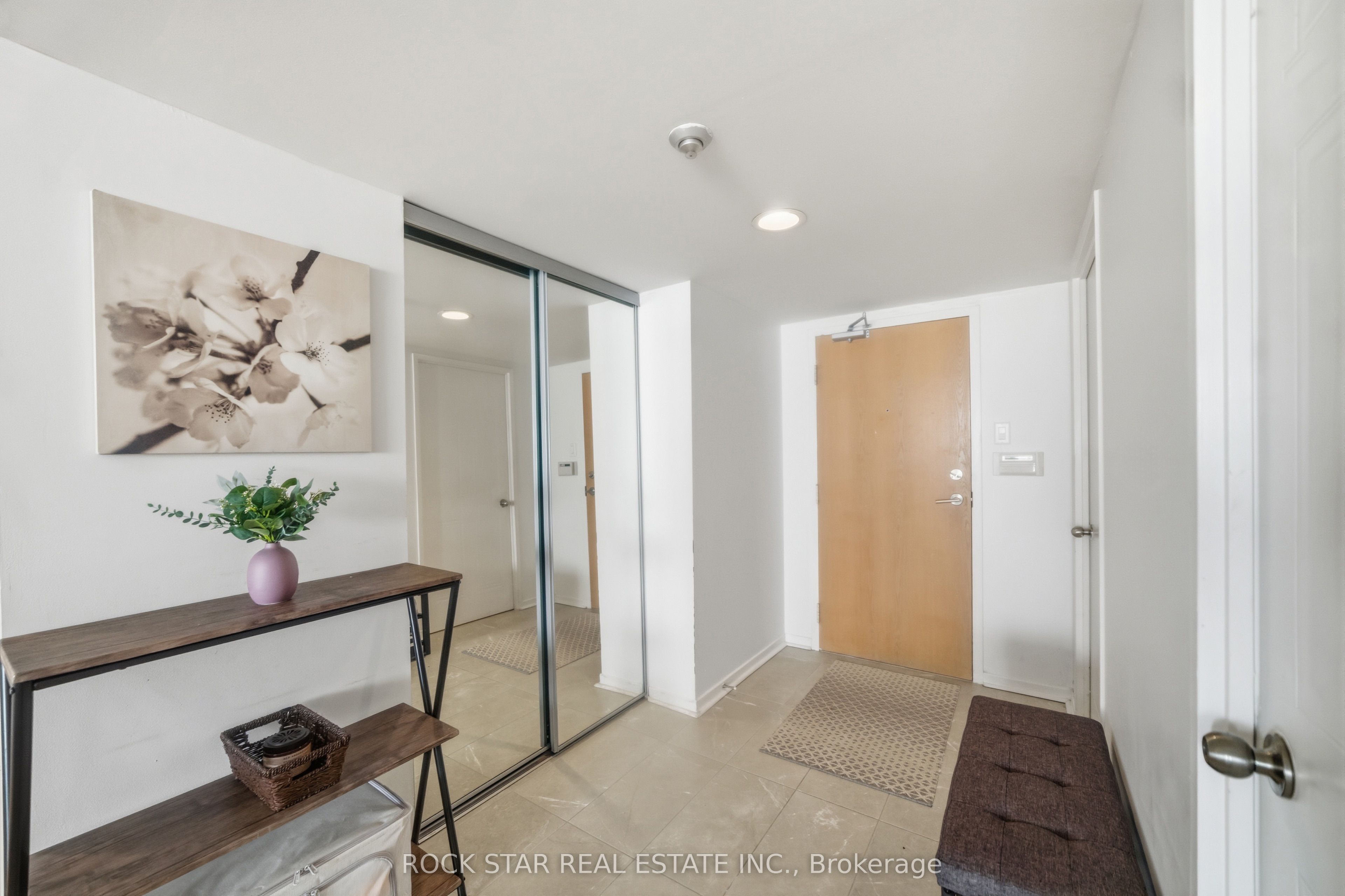 5 Kenneth Avenue 701 Property Photo 8