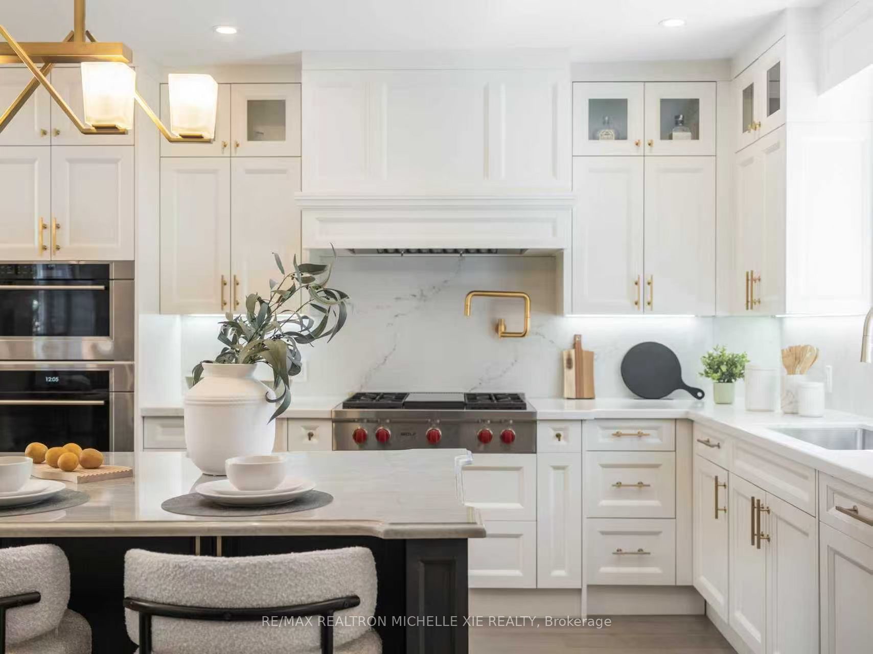 15 Strathallan Boulevard Property Photo 2