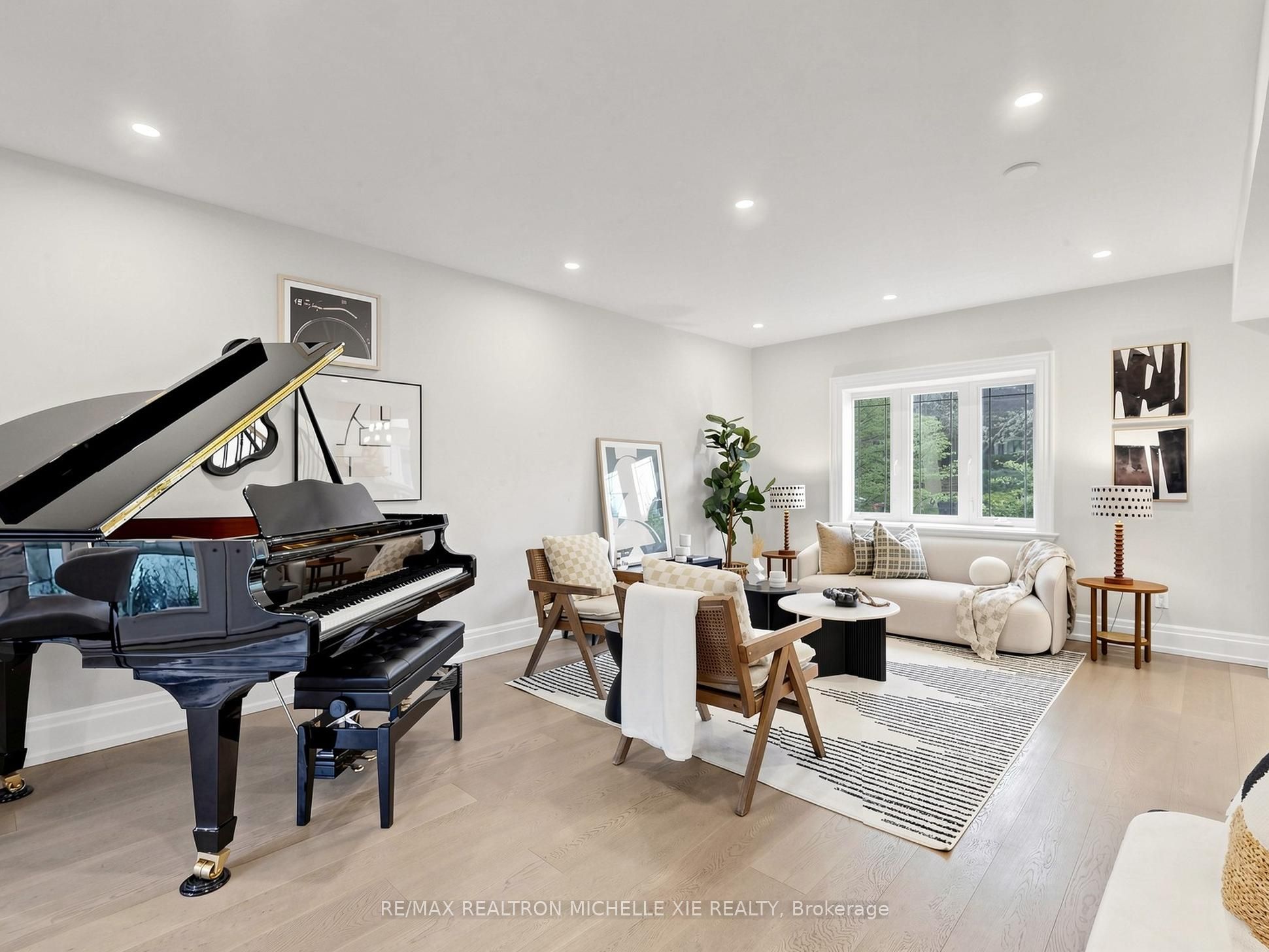 15 Strathallan Boulevard Property Photo 7