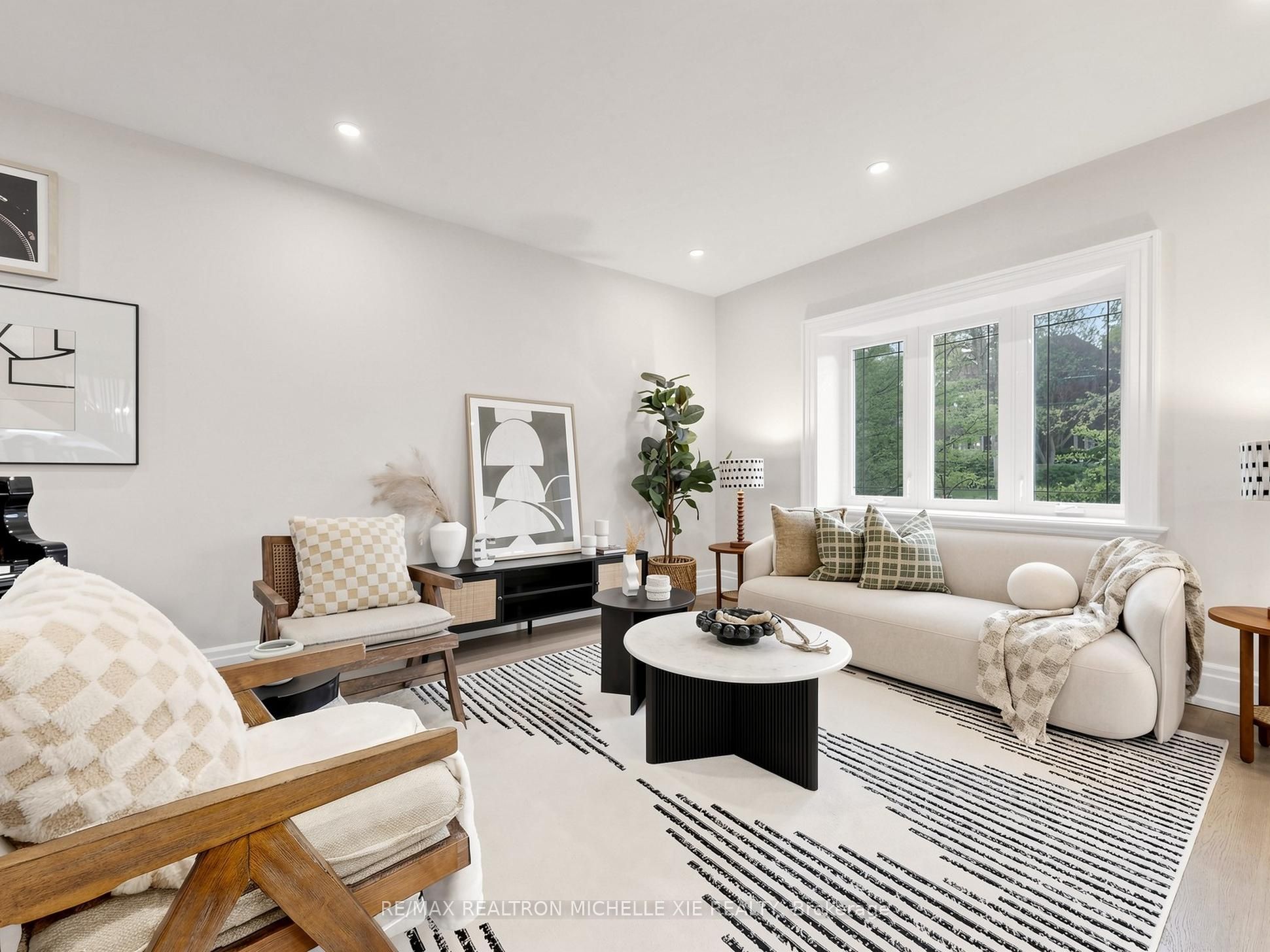 15 Strathallan Boulevard Property Photo 8