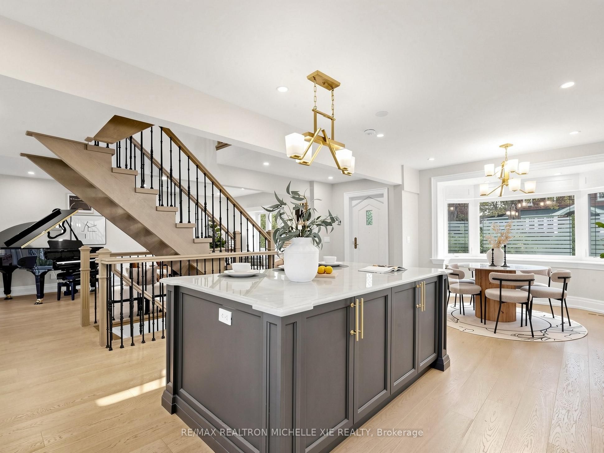 15 Strathallan Boulevard Property Photo 13
