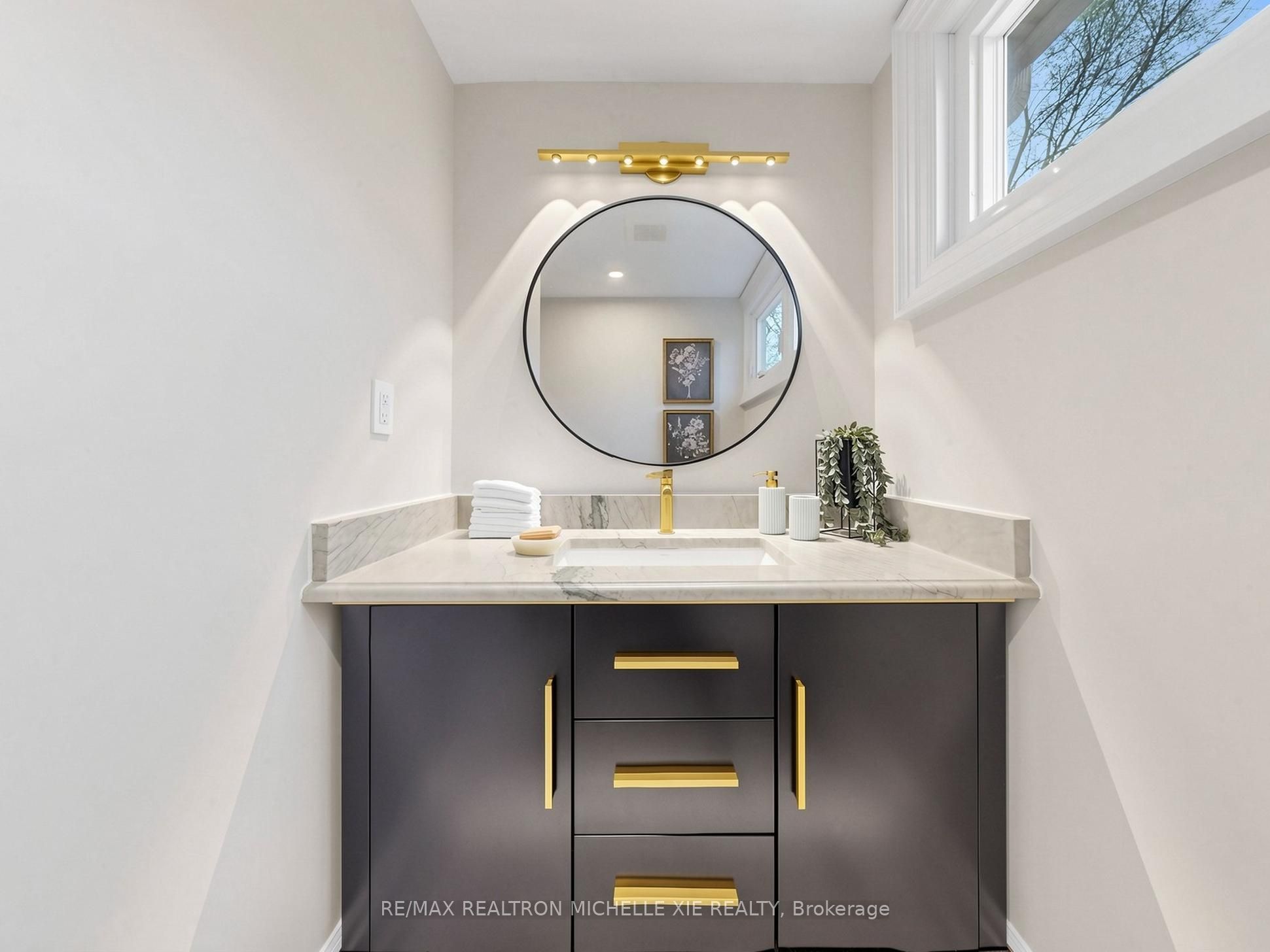 15 Strathallan Boulevard Property Photo 18