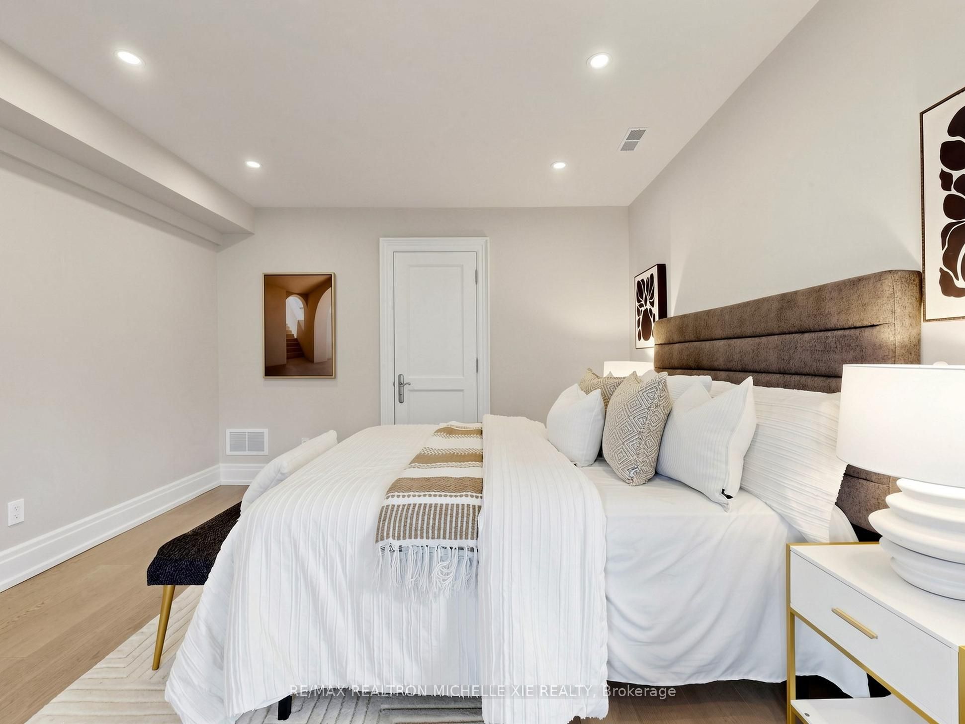 15 Strathallan Boulevard Property Photo 24