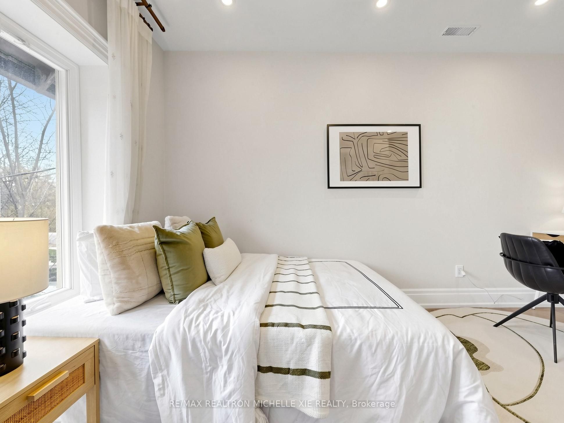 15 Strathallan Boulevard Property Photo 27