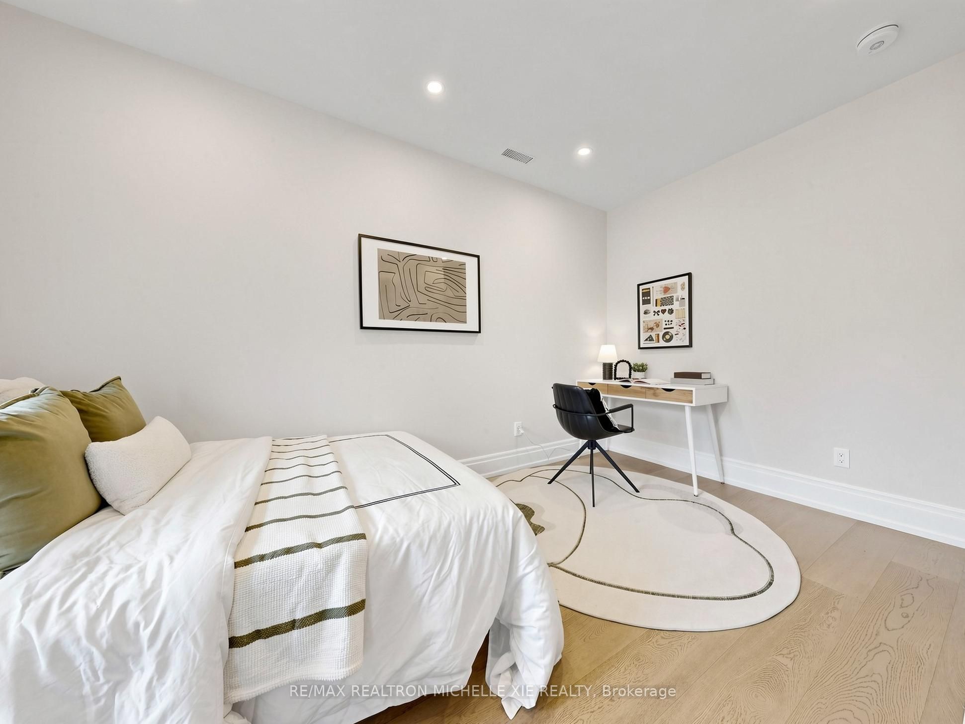 15 Strathallan Boulevard Property Photo 28