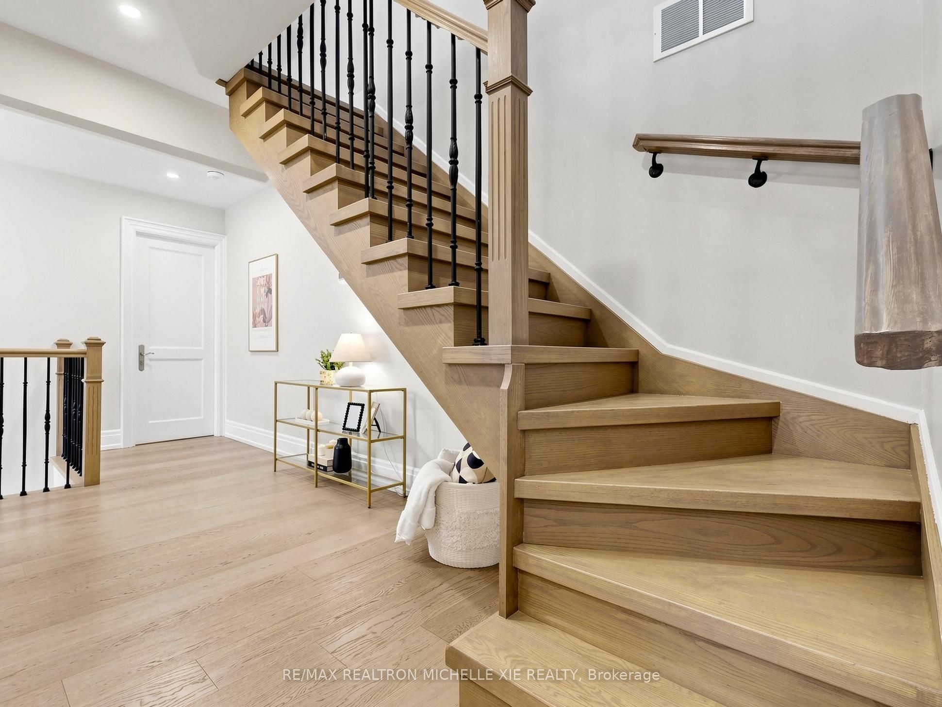 15 Strathallan Boulevard Property Photo 31
