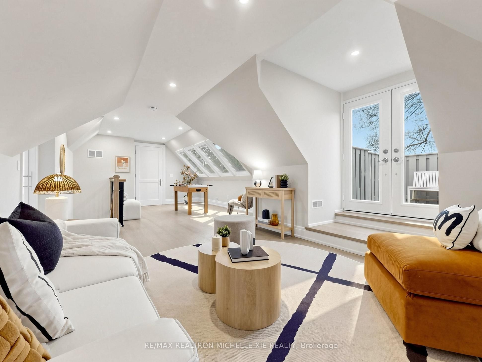 15 Strathallan Boulevard Property Photo 33