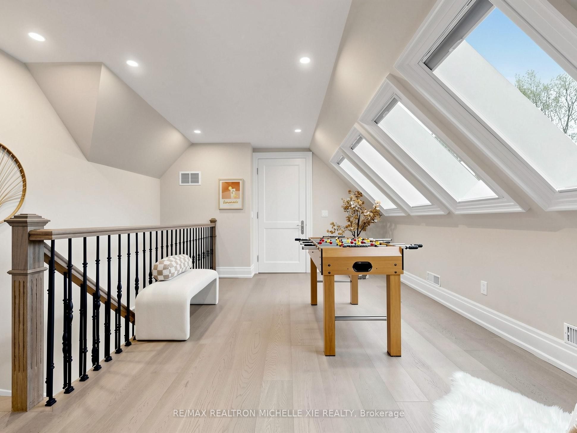 15 Strathallan Boulevard Property Photo 34