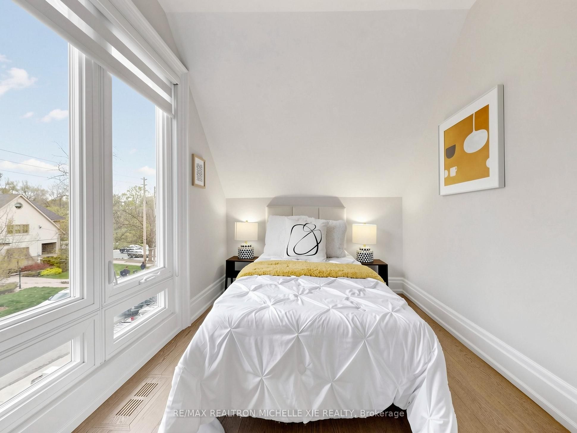 15 Strathallan Boulevard Property Photo 35
