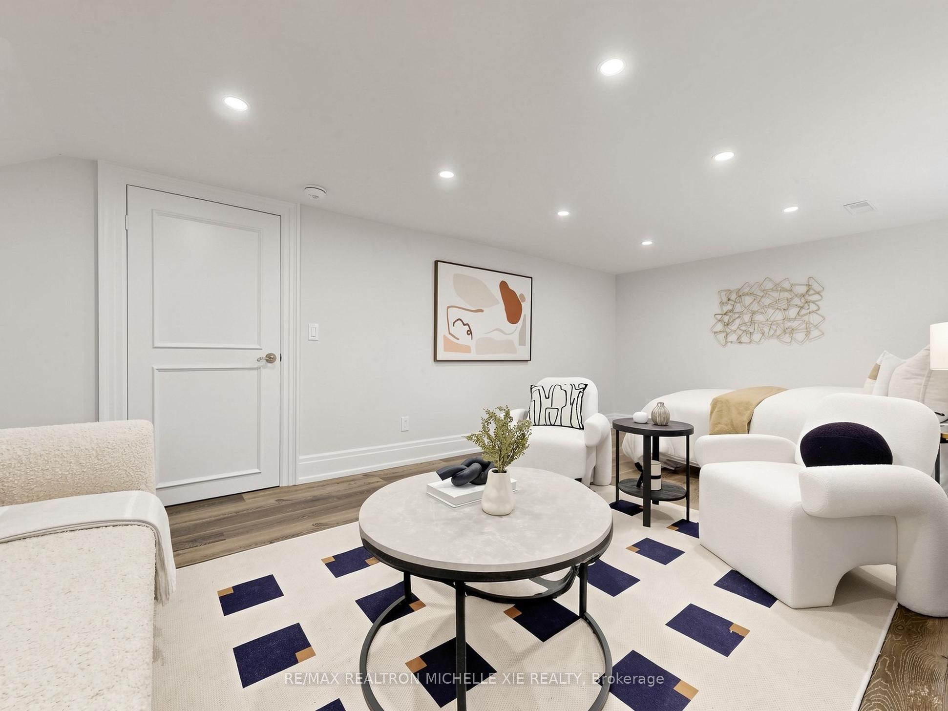 15 Strathallan Boulevard Property Photo 39