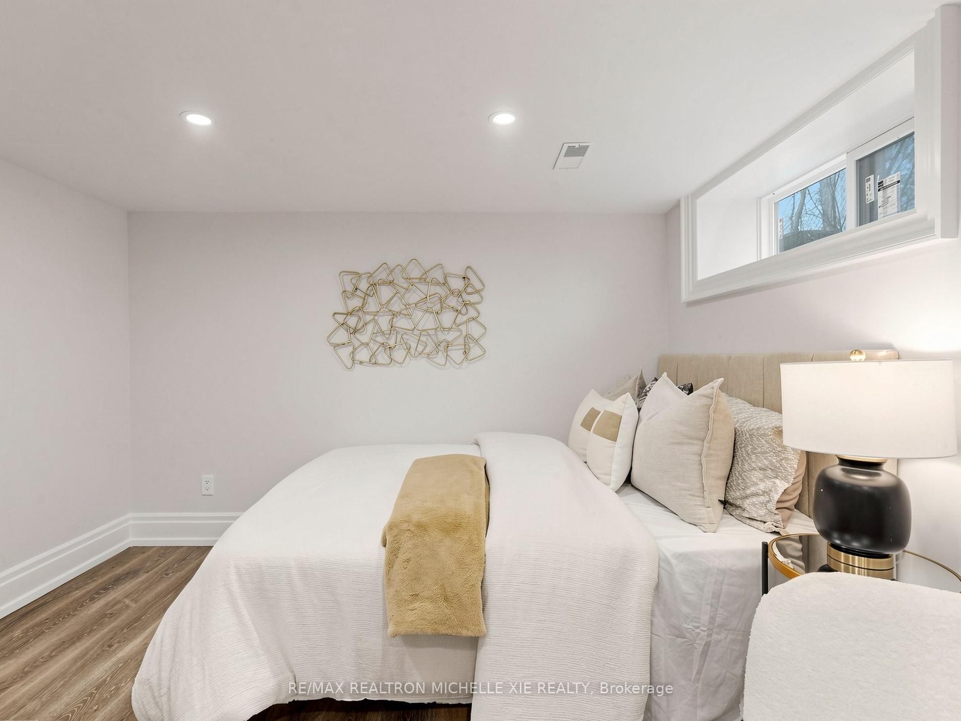15 Strathallan Boulevard Property Photo 41