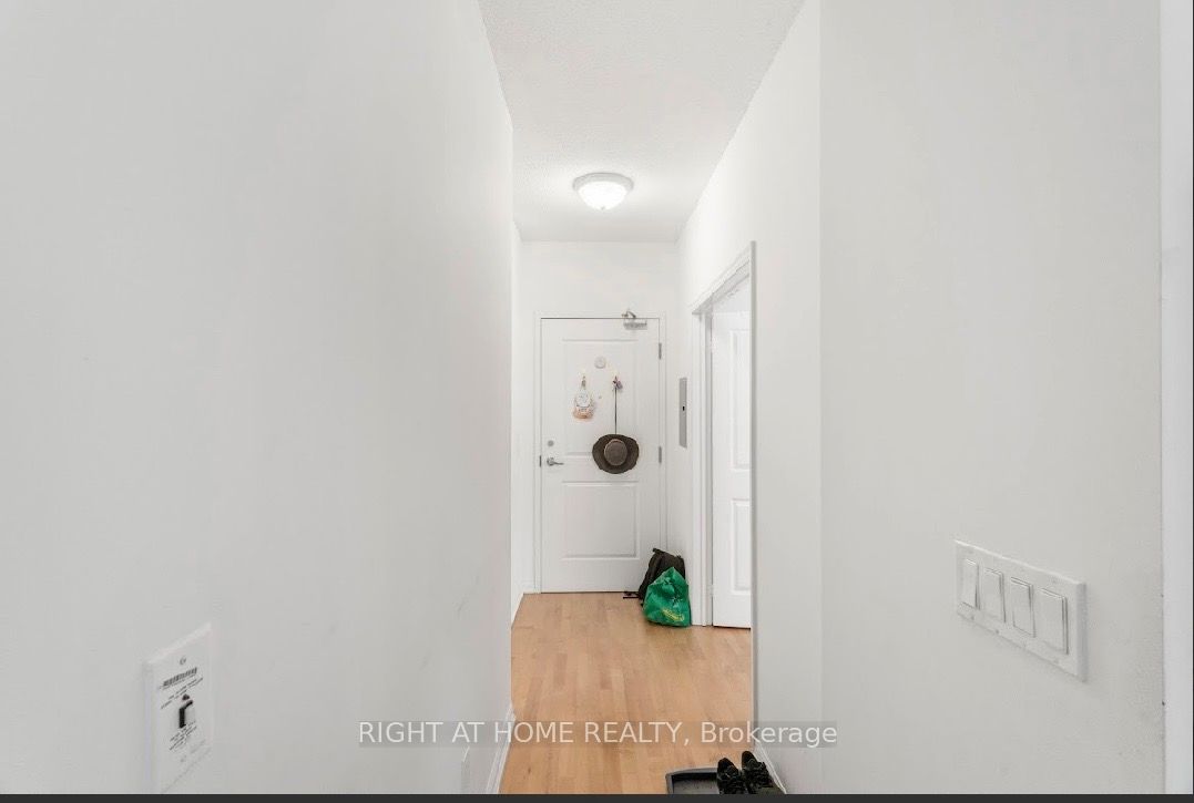 628 Fleet Street 405 Property Photo 3