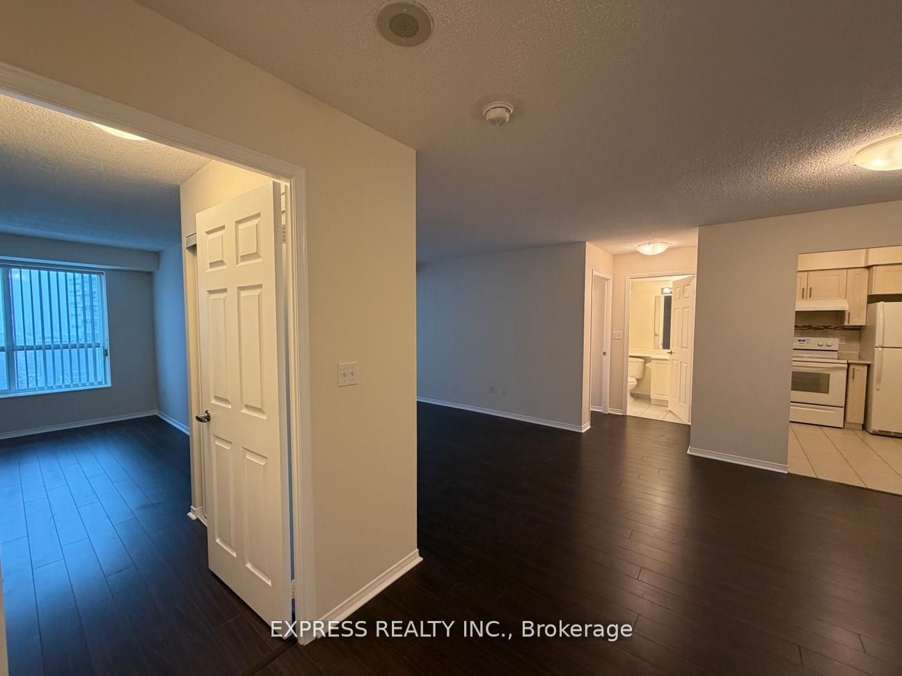 29 Pemberton Avenue 809 Property Photo 1