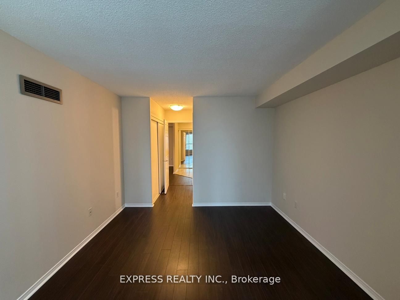 29 Pemberton Avenue 809 Property Photo 8