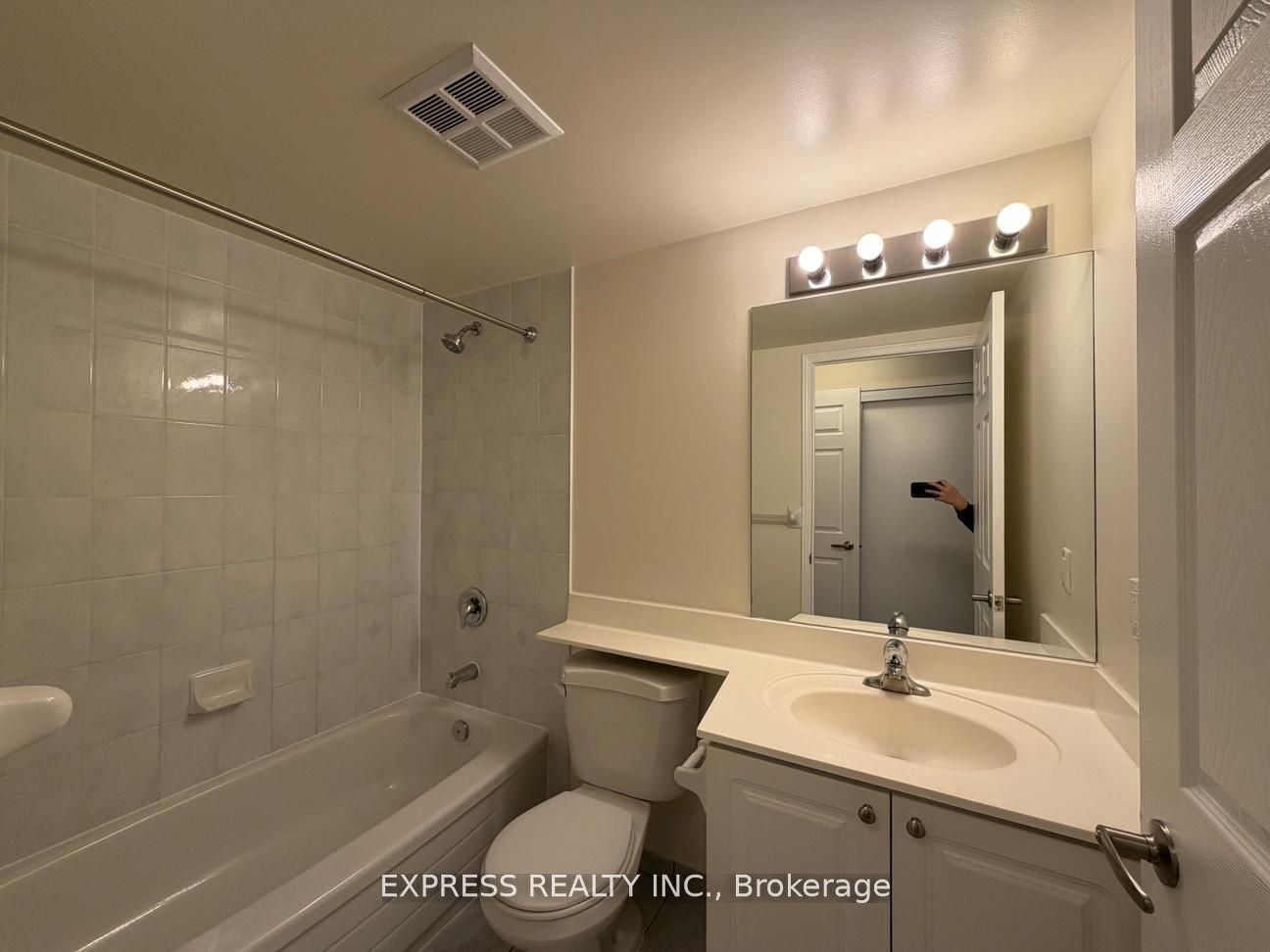 29 Pemberton Avenue 809 Property Photo 9