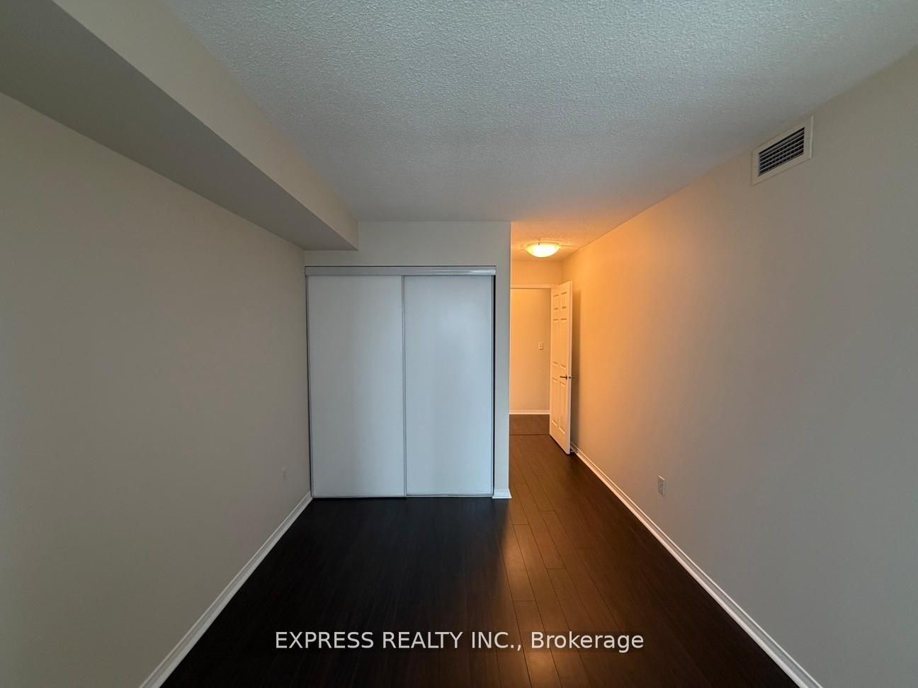 29 Pemberton Avenue 809 Property Photo 11