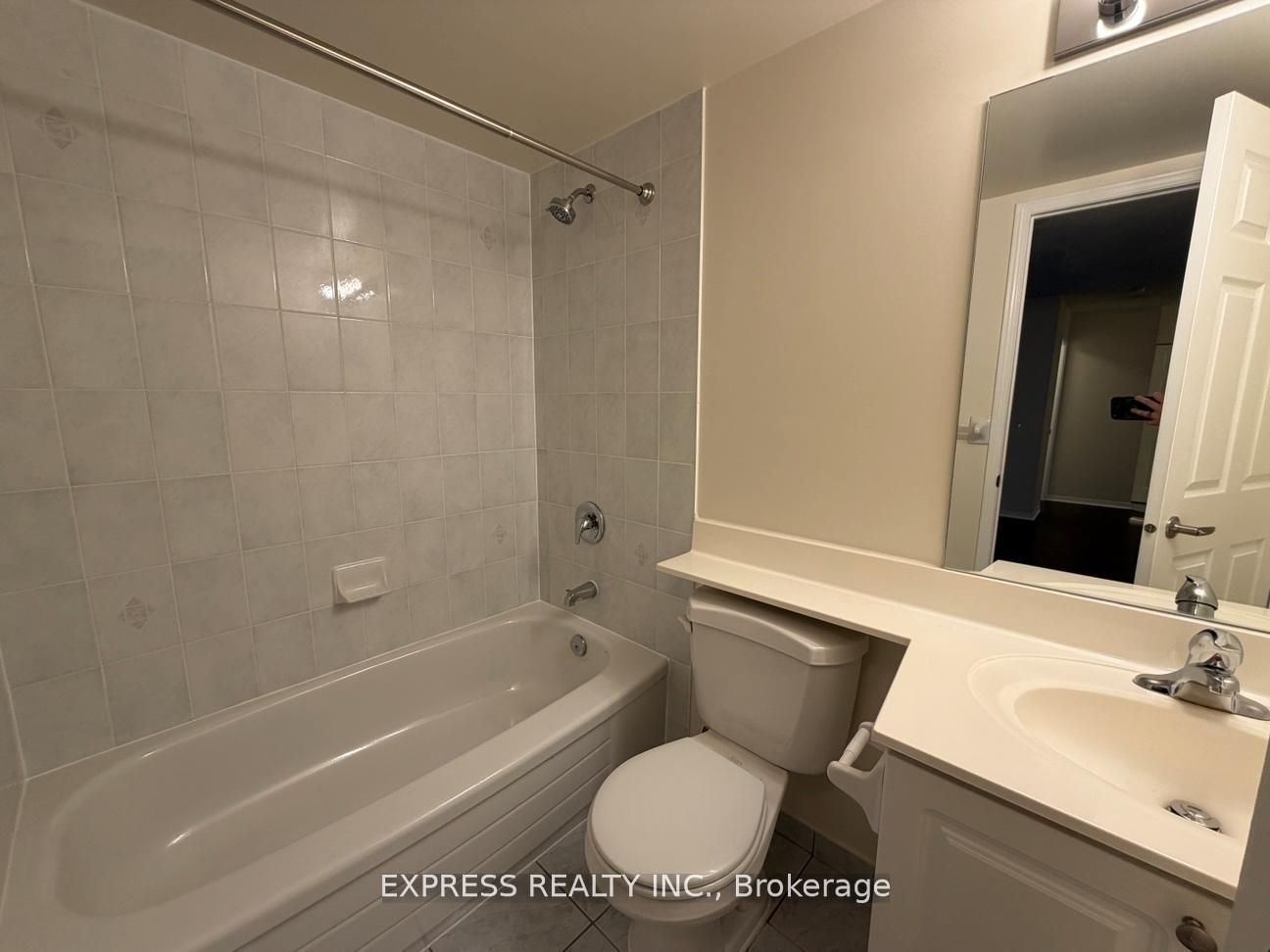 29 Pemberton Avenue 809 Property Photo 12