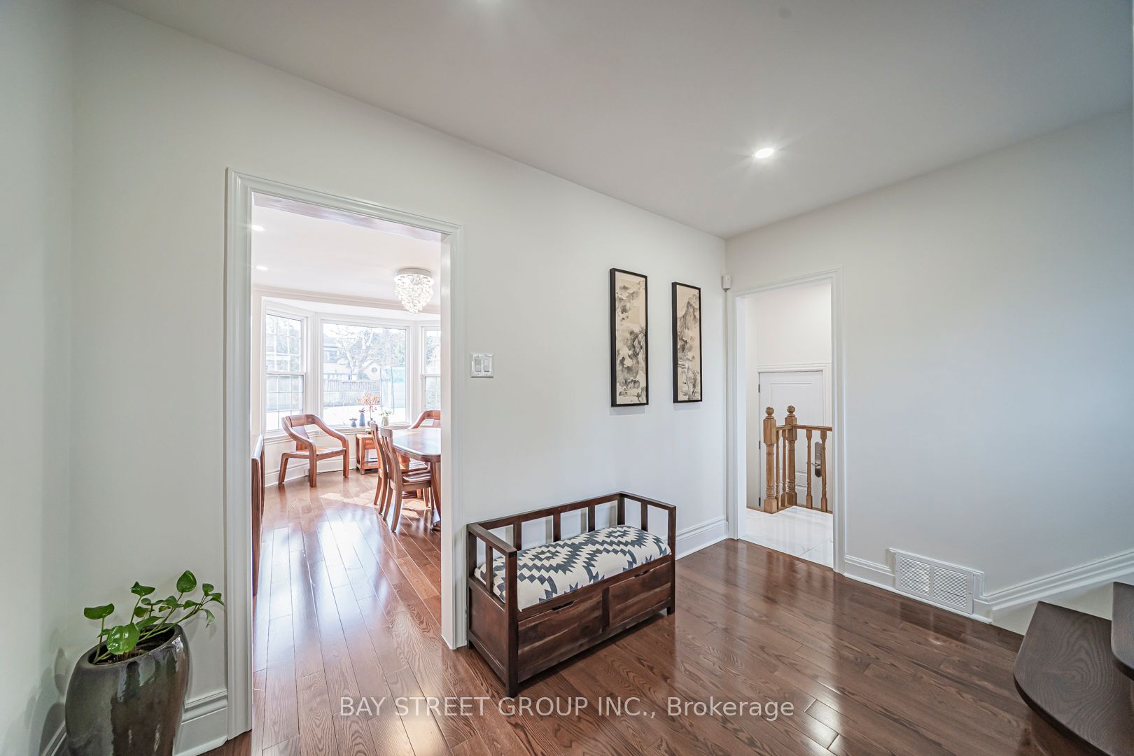 277 Lawrence Avenue E Property Photo 4