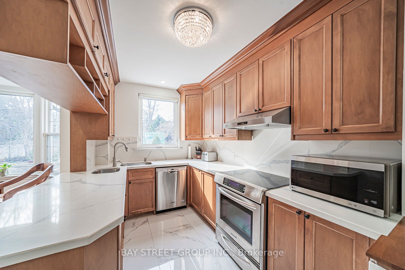 277 Lawrence Avenue E Property Photo 5