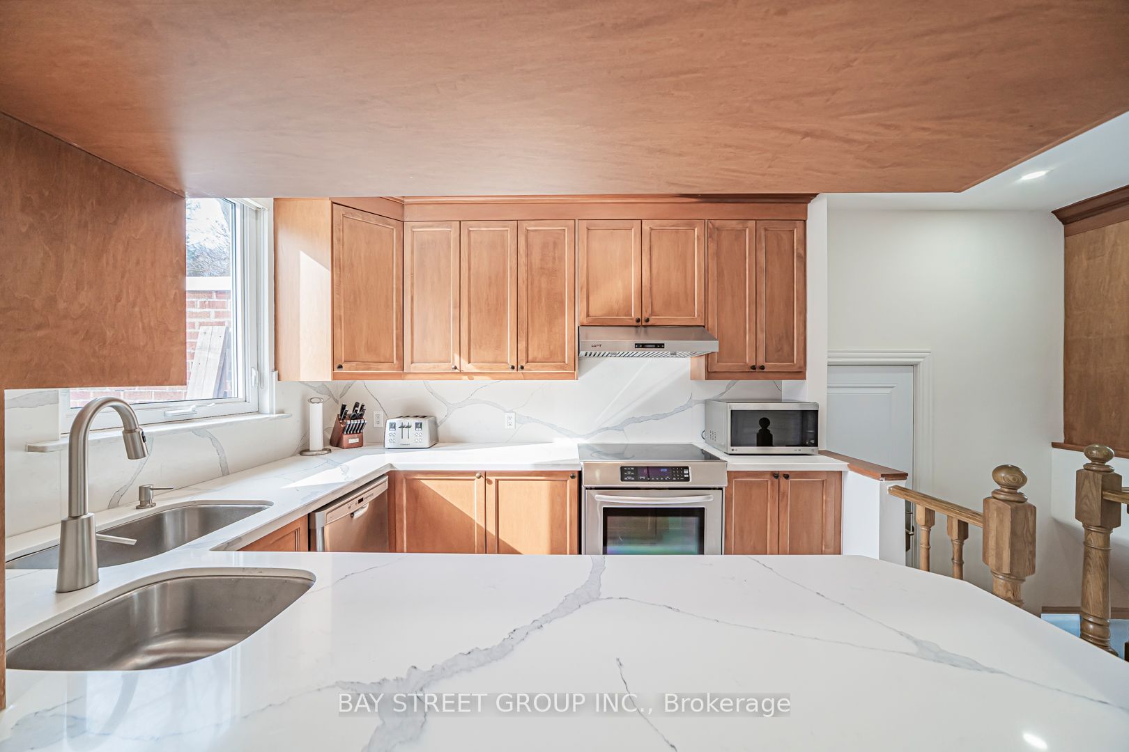 277 Lawrence Avenue E Property Photo 6