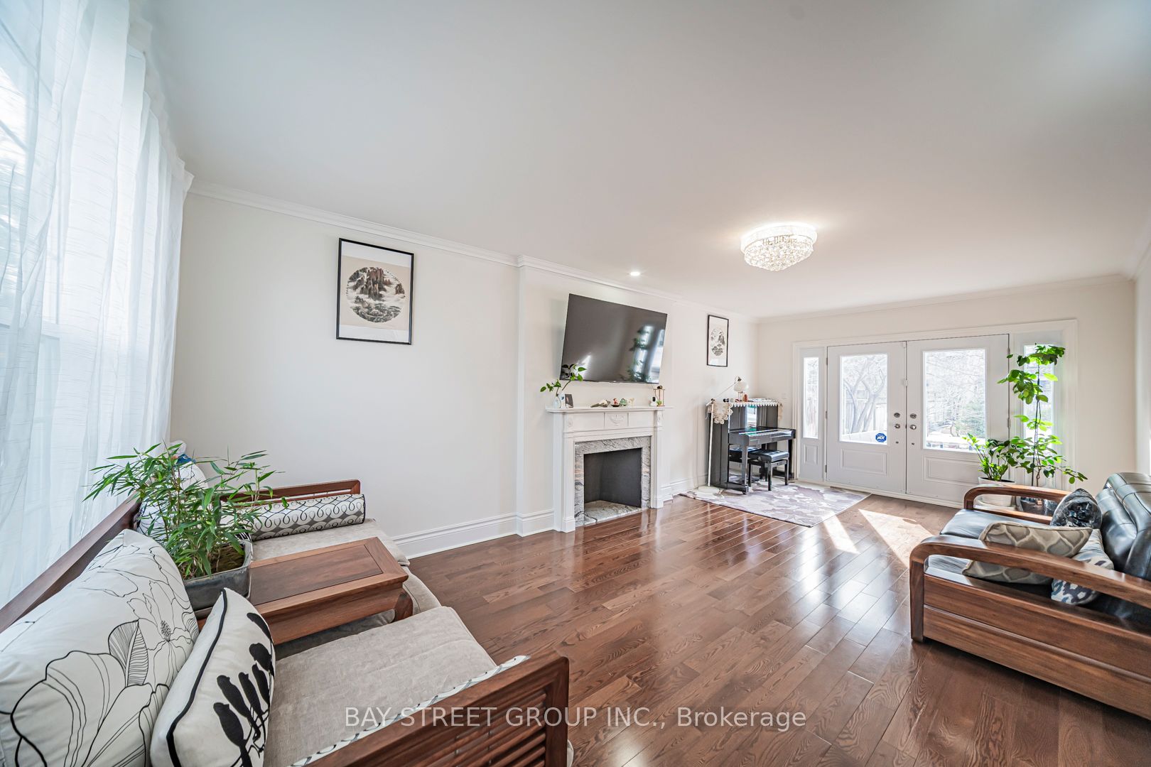 277 Lawrence Avenue E Property Photo 9