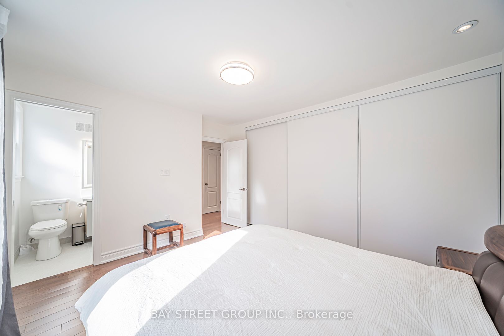 277 Lawrence Avenue E Property Photo 15