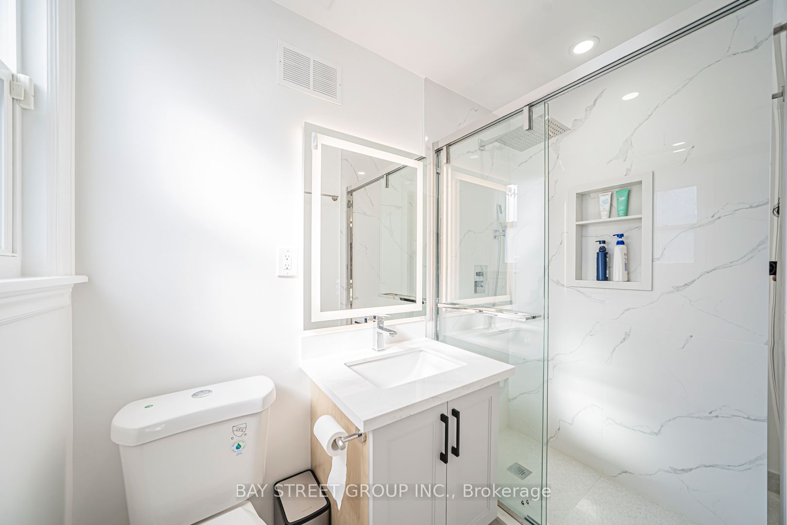 277 Lawrence Avenue E Property Photo 16