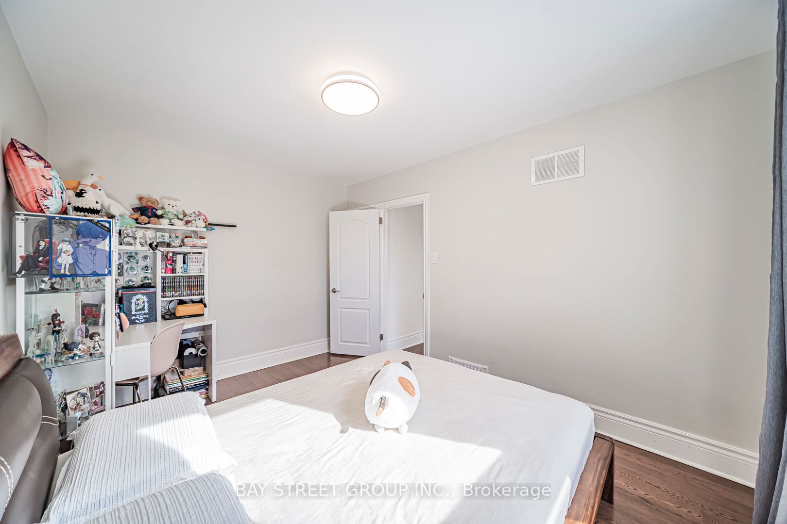 277 Lawrence Avenue E Property Photo 18