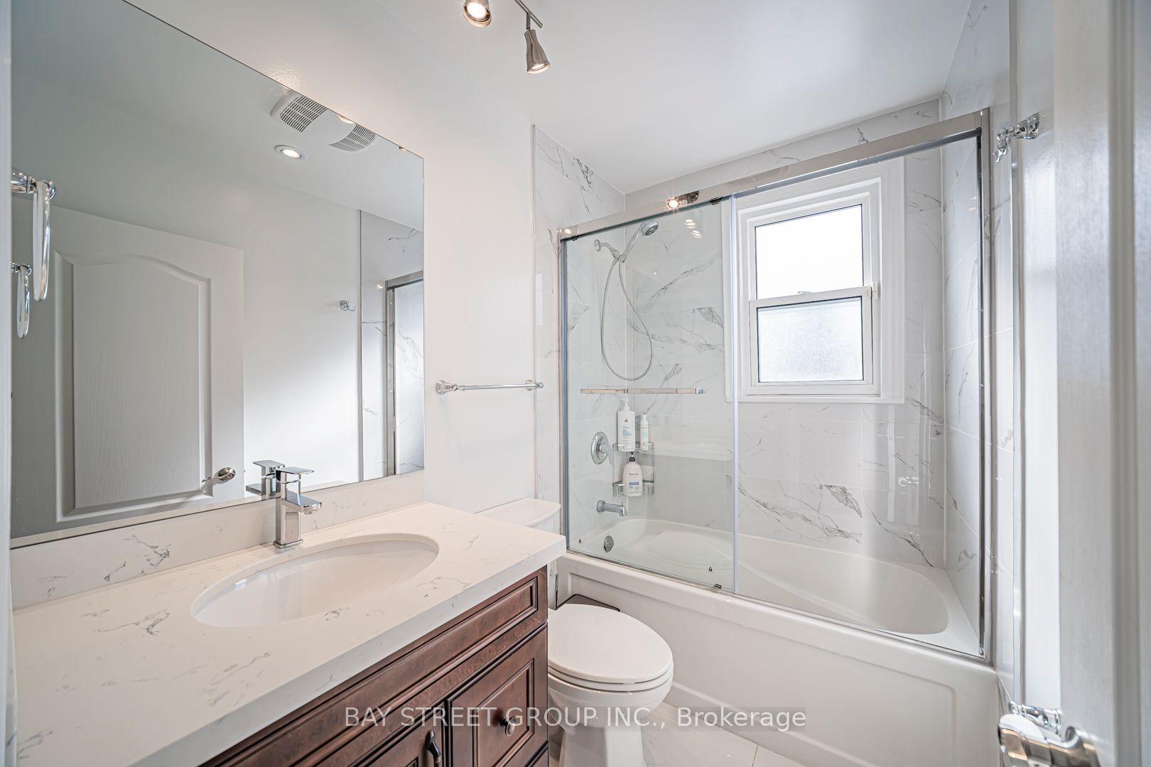 277 Lawrence Avenue E Property Photo 19