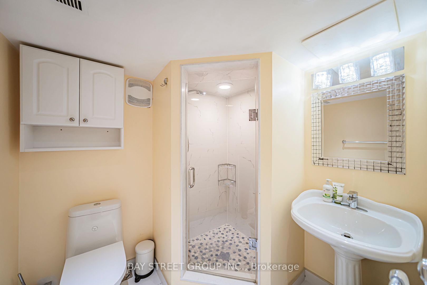 277 Lawrence Avenue E Property Photo 25