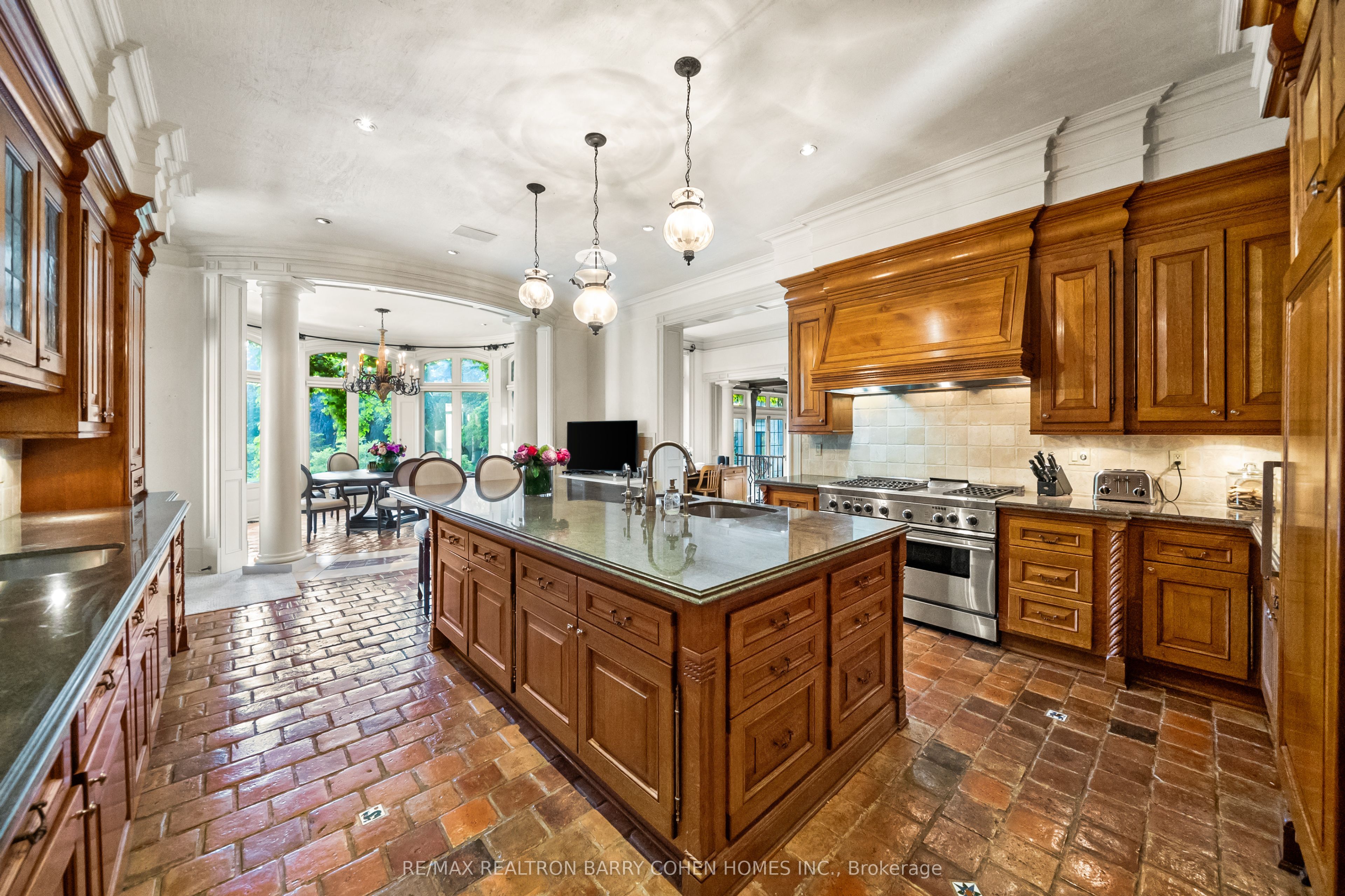 85 The Bridle Path Property Photo 10