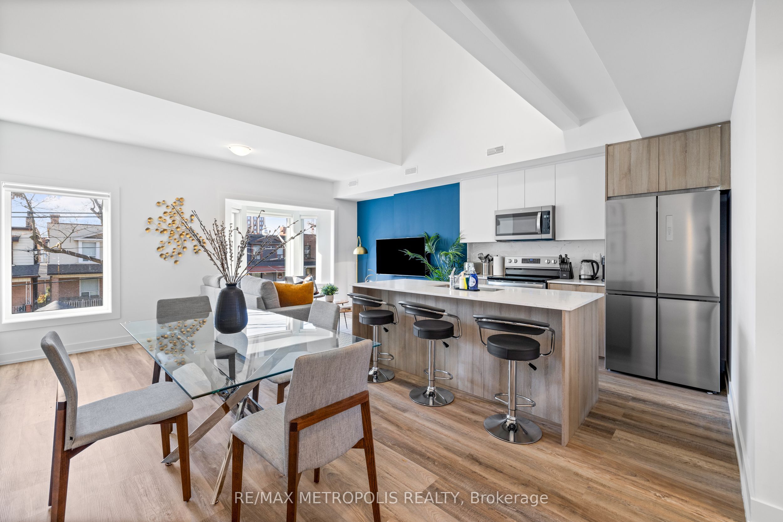 447 Lansdowne Avenue Property Photo 2