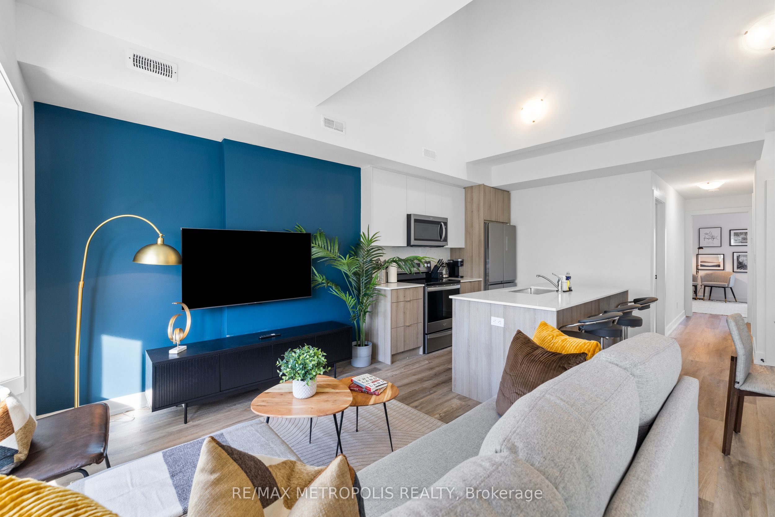 447 Lansdowne Avenue Property Photo 3